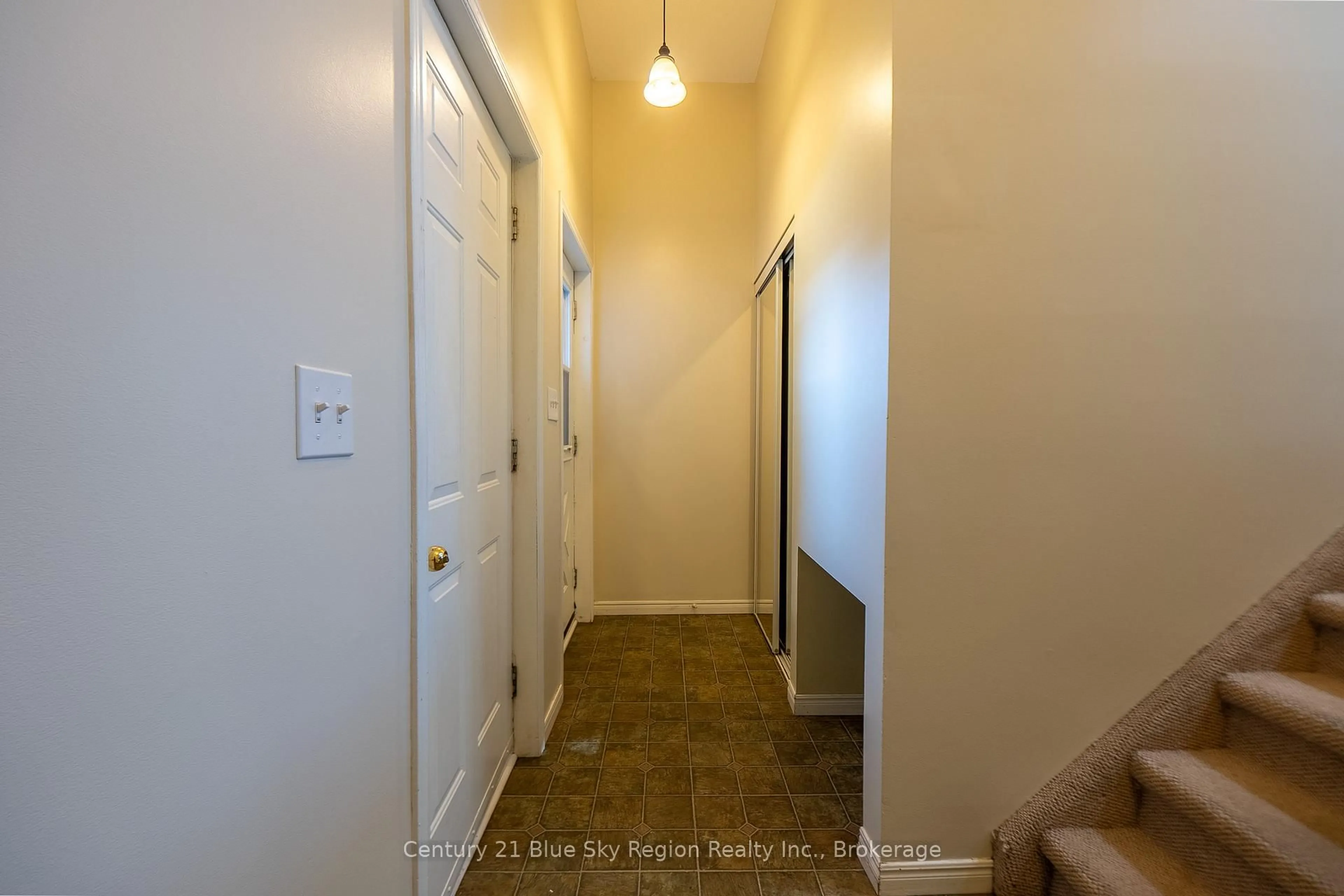 Indoor entryway for 229 Labreche Dr, North Bay Ontario P1A 4J6