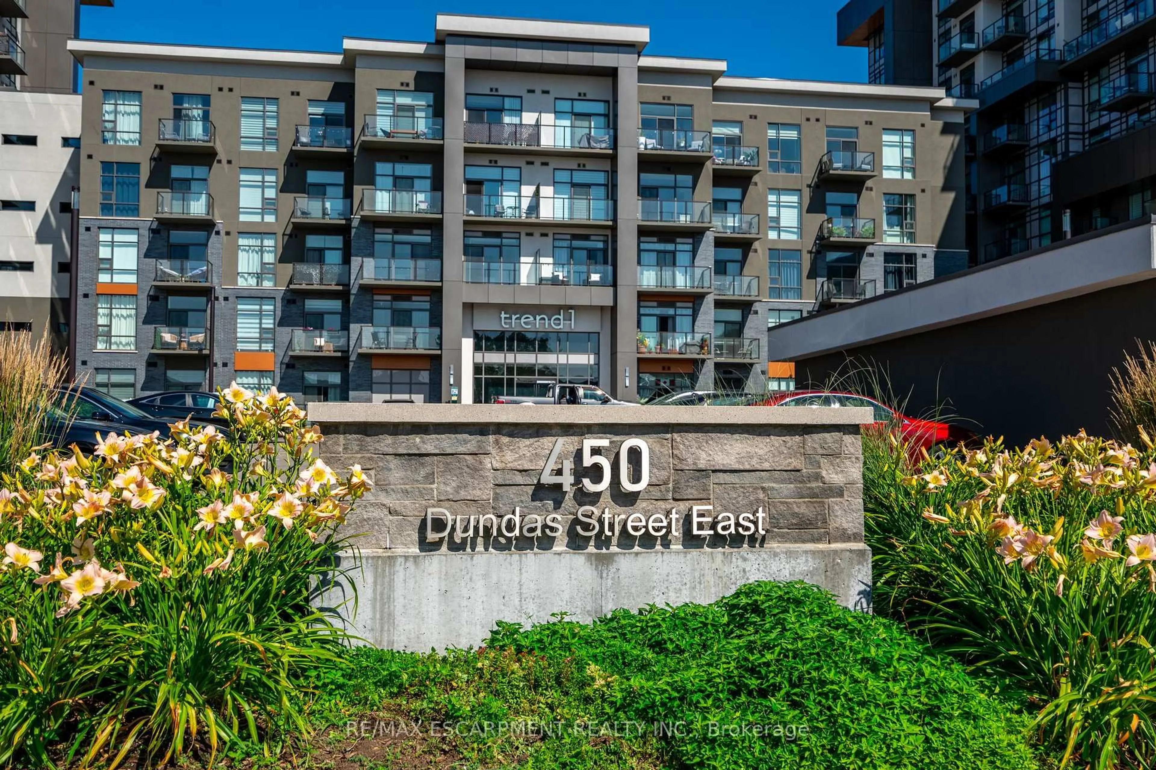 Indoor foyer for 450 Dundas St #1111, Hamilton Ontario L8B 1Z2