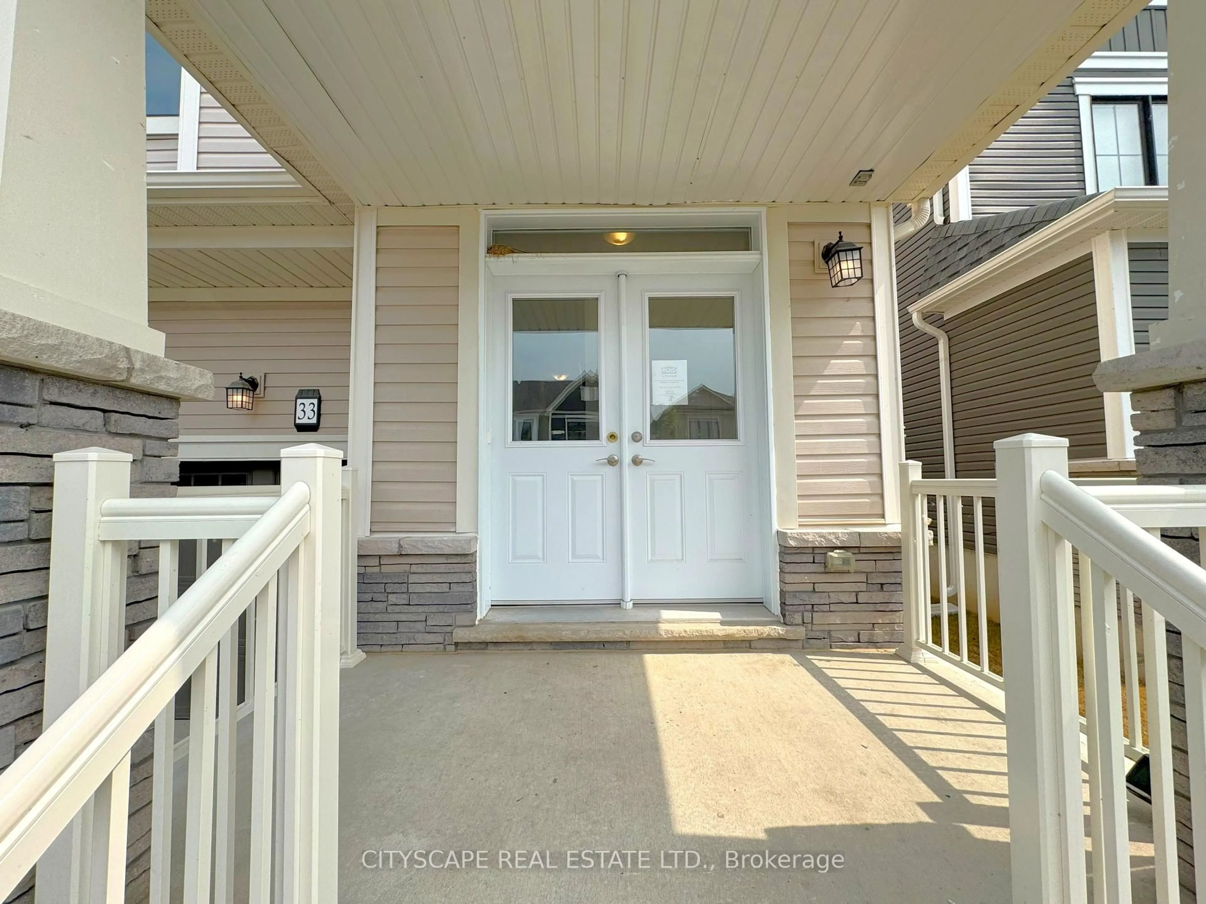 Indoor entryway for 33 Basswood Cres, Haldimand Ontario N3W 0H5