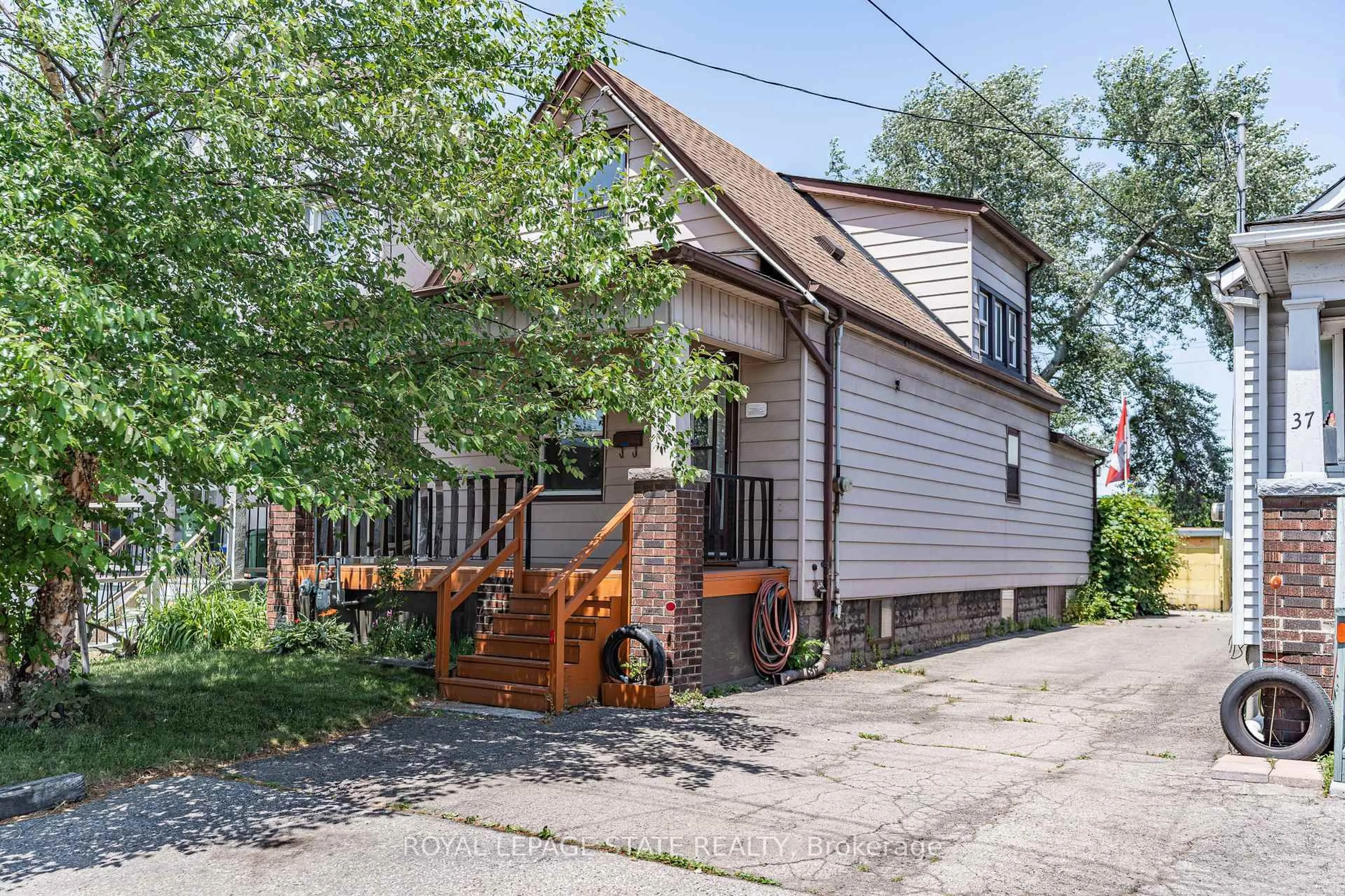 Unknown for 35 Gertrude St, Hamilton Ontario L8L 4B7