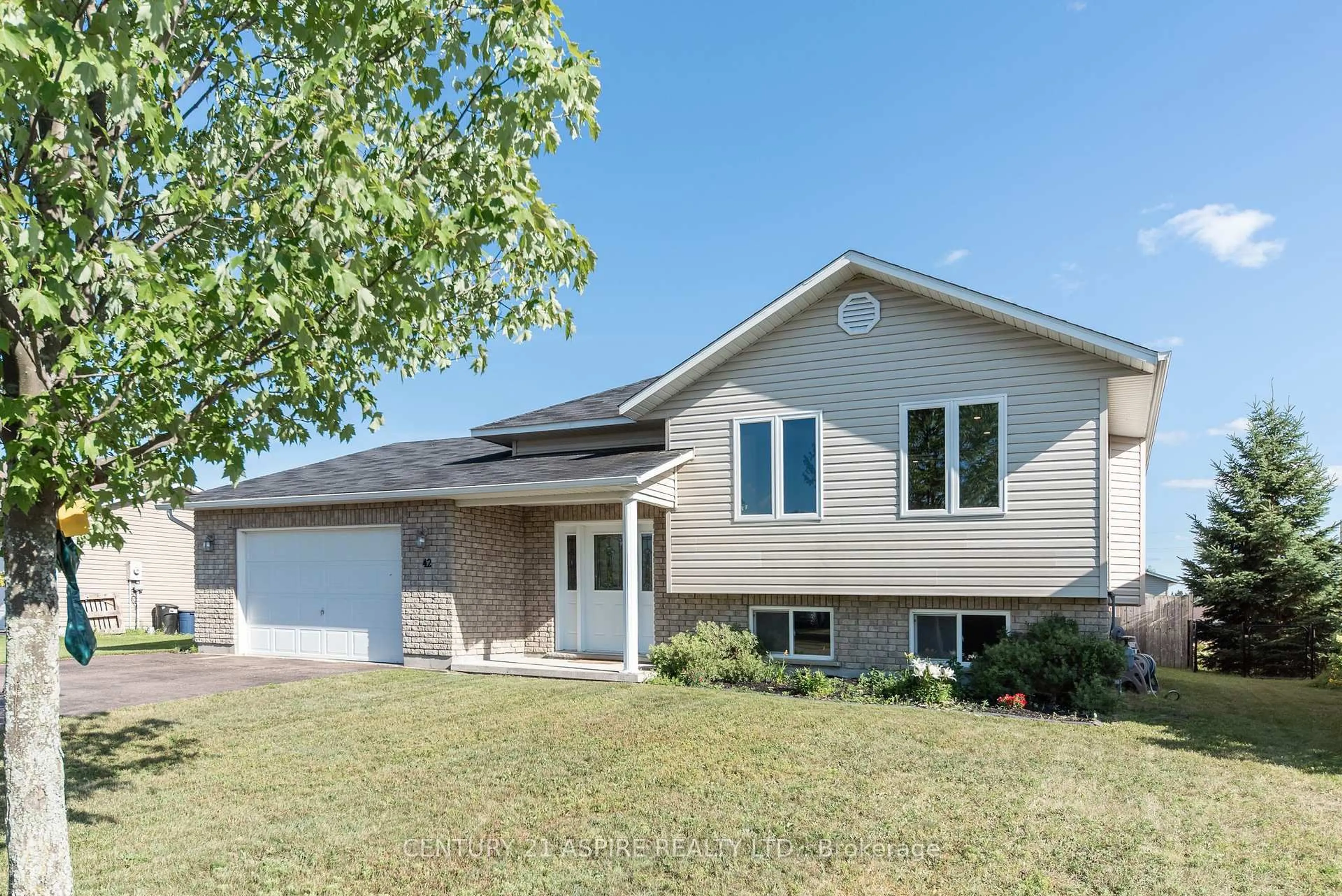 Home with vinyl exterior material, street for 42 Highland Park Dr, Petawawa Ontario K8H 0A3