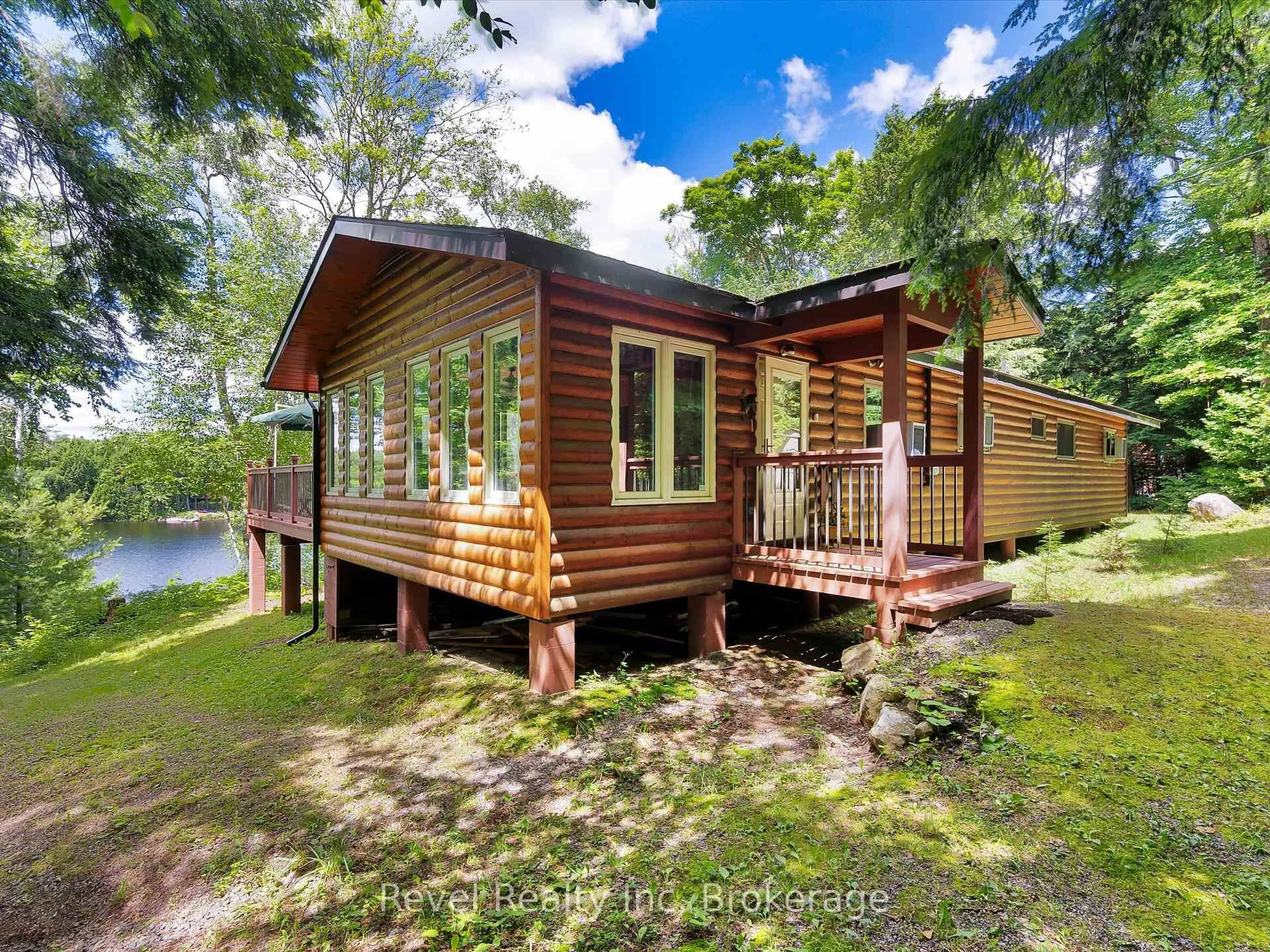 Home with vinyl exterior material, water/lake/river/ocean view for 1022 Bird Lake Cres, Bracebridge Ontario P1L 1X1