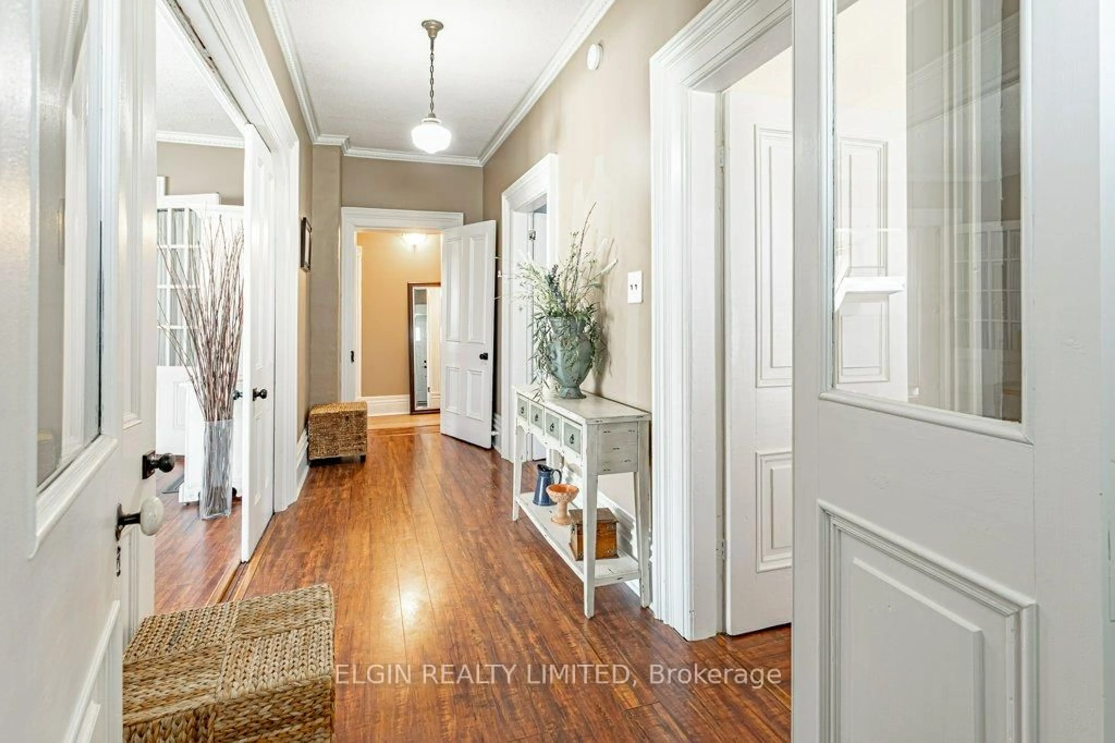 Indoor entryway for 474 Talbot St, Aylmer Ontario N5H 1L1