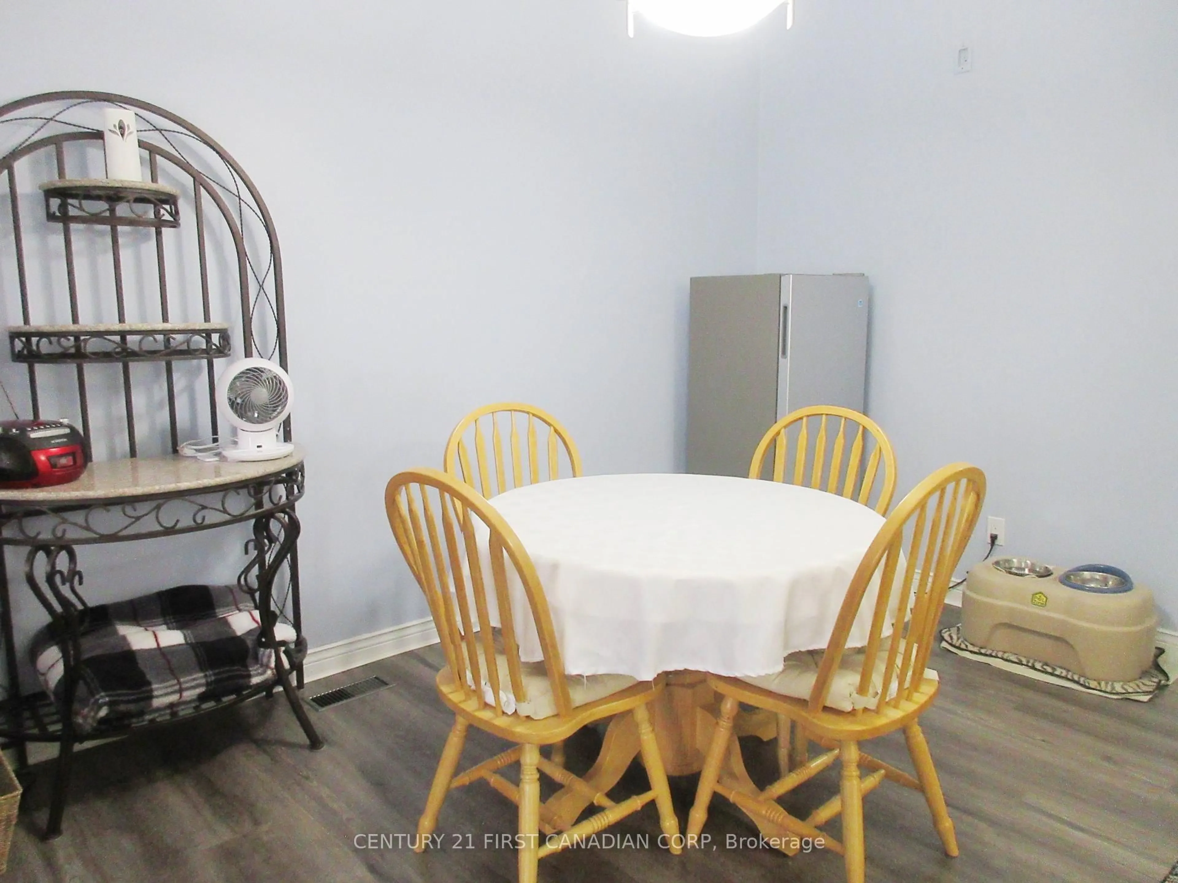 Dining room, unknown for 28 Hawkesbury Ave, London East Ontario N5V 2K1
