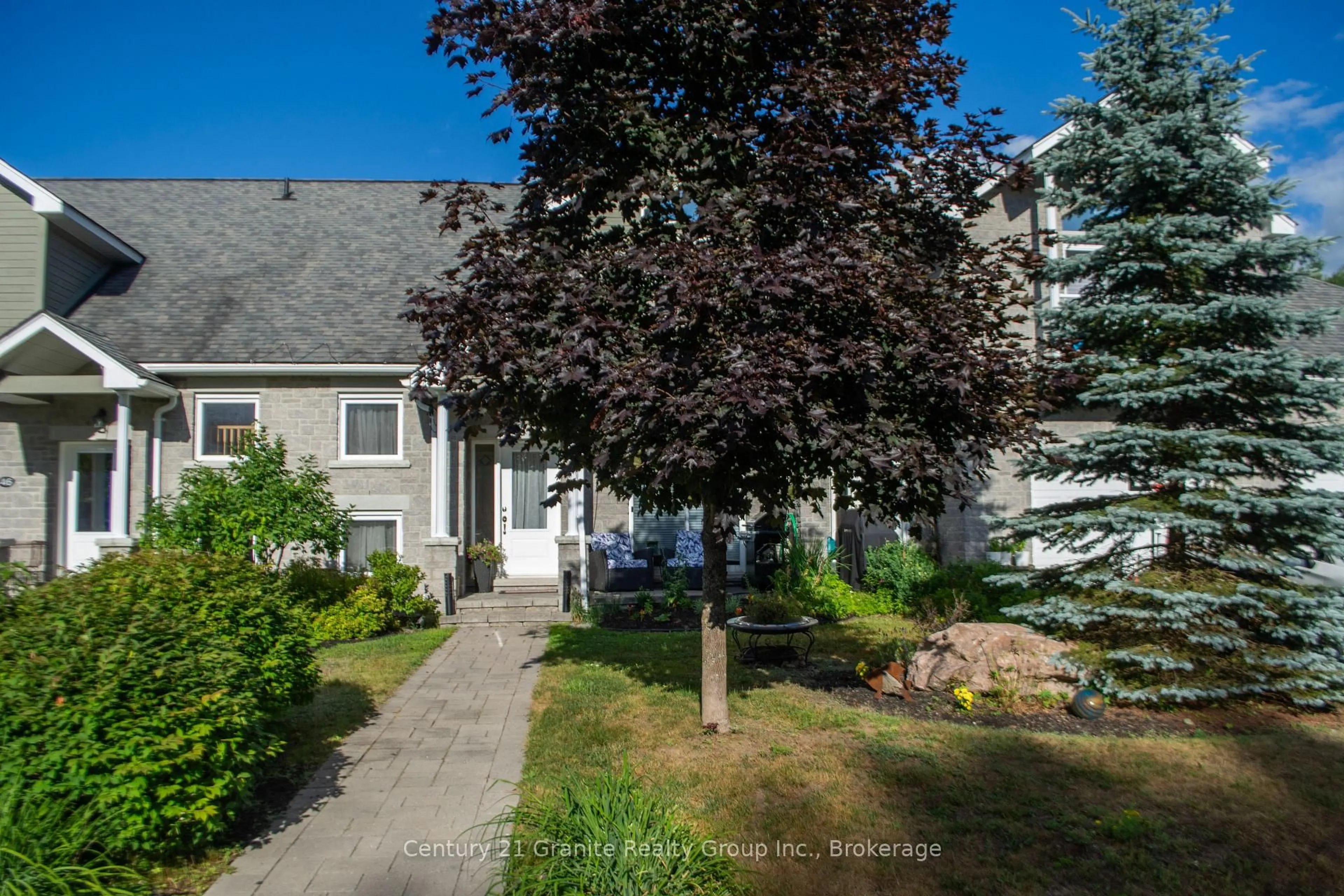 A pic from outside/outdoor area/front of a property/back of a property/a pic from drone, street for 44 Webb Circ, Dysart et al Ontario K0M 1S0