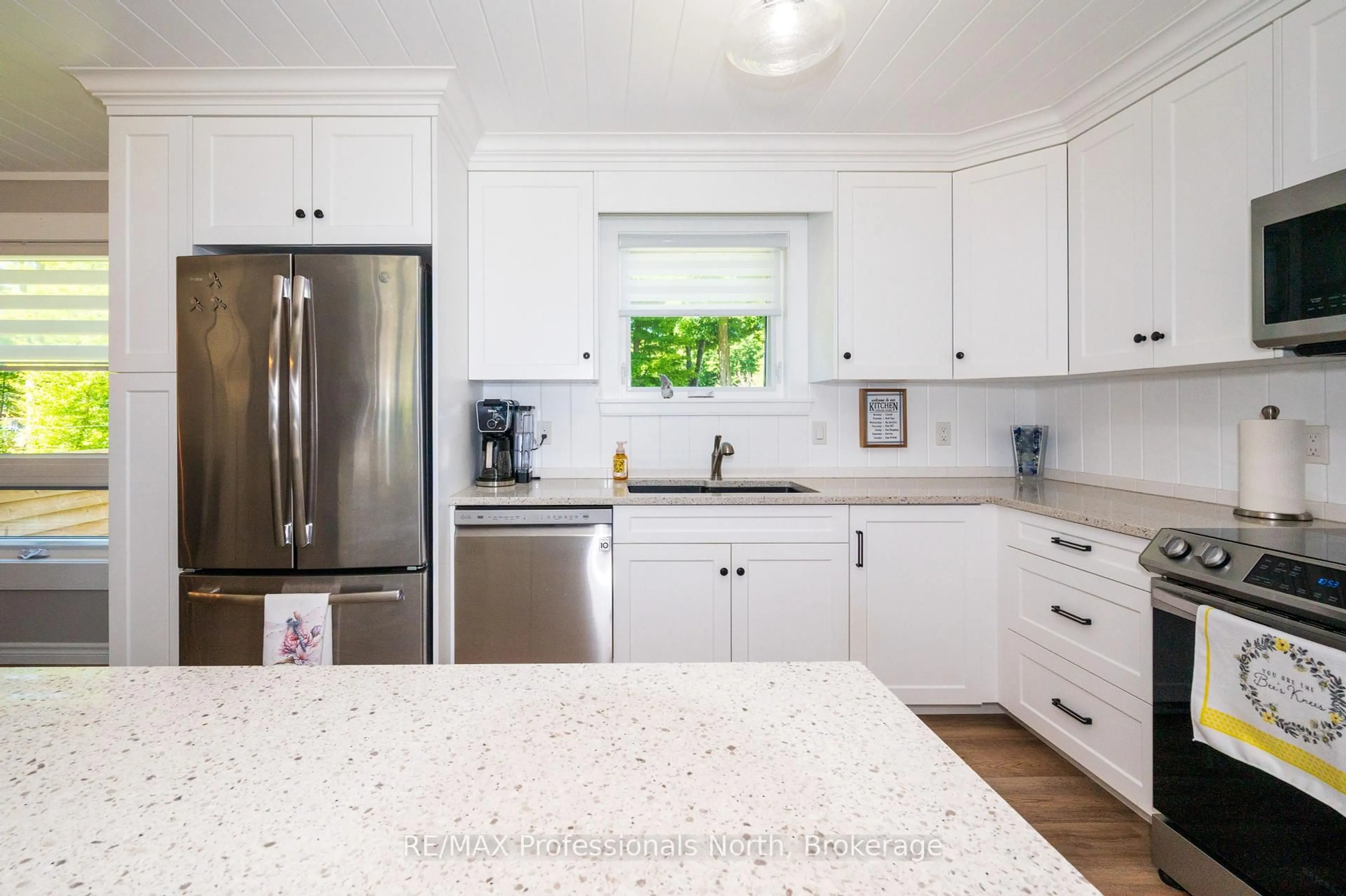 Open concept kitchen, unknown for 14 Shaw Cres, Huntsville Ontario P1H 1V8