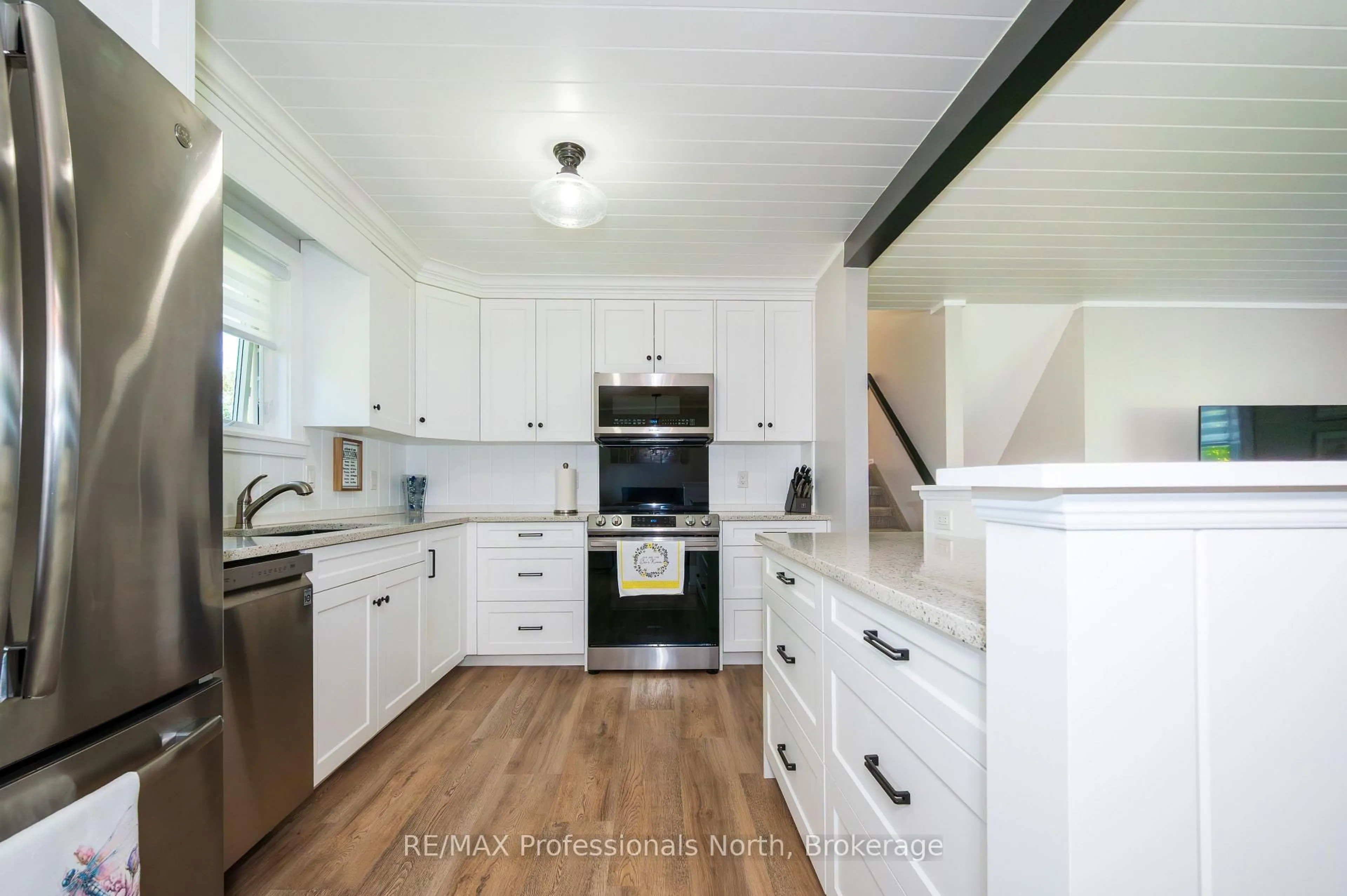 Open concept kitchen, unknown for 14 Shaw Cres, Huntsville Ontario P1H 1V8