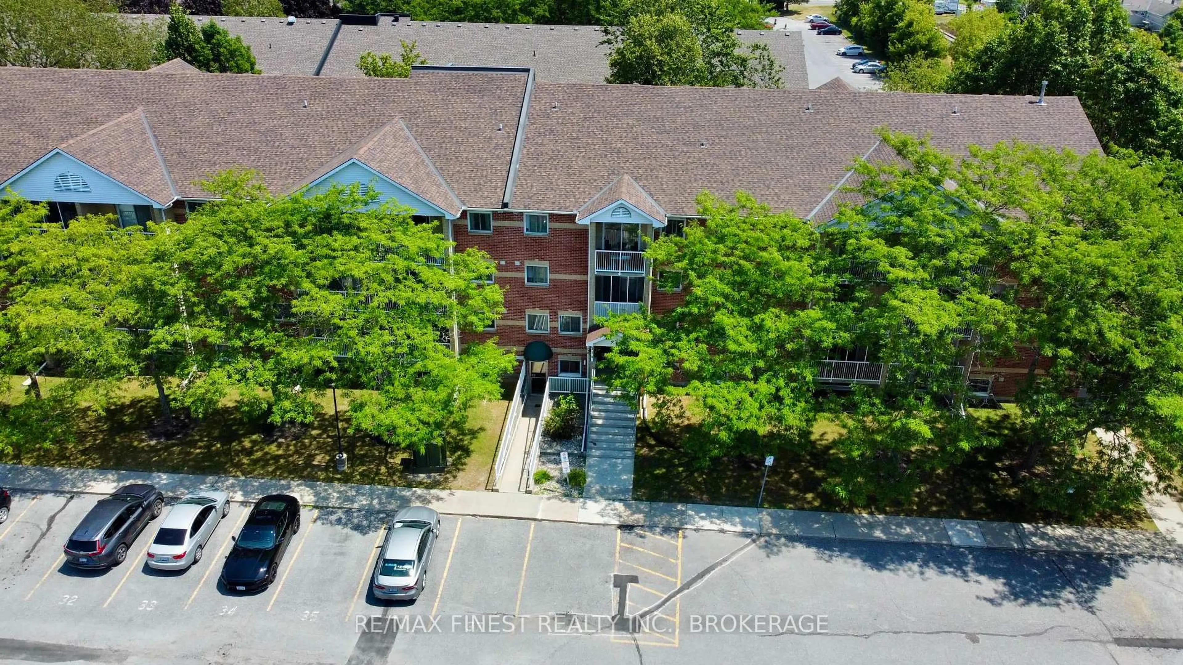 A pic from outside/outdoor area/front of a property/back of a property/a pic from drone, unknown for 316 Kingsdale Ave, Kingston Ontario K7M 8S2