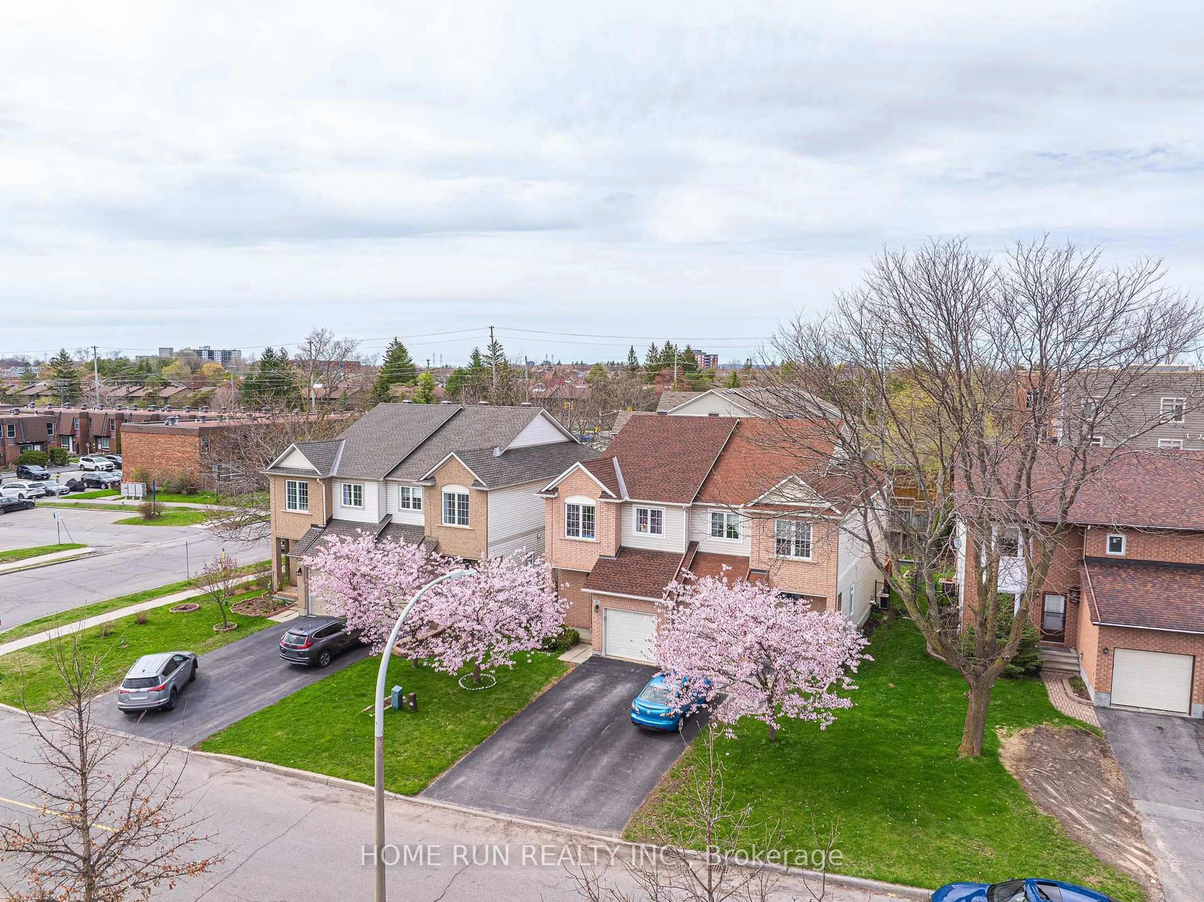 A pic from outside/outdoor area/front of a property/back of a property/a pic from drone, street for 3438 WYMAN Cres, Ottawa Ontario K1V 0P3