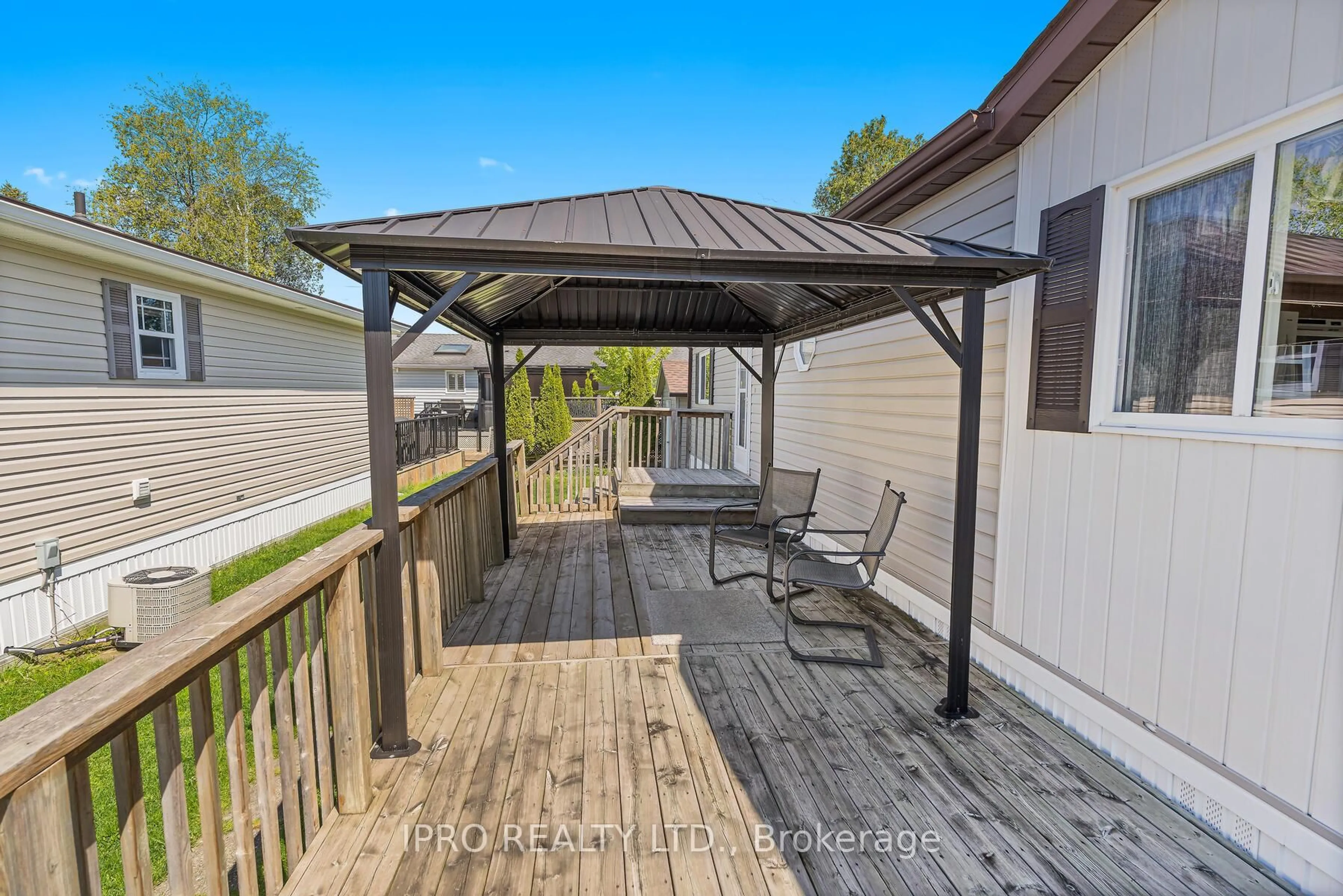 Patio, street for 2 Trillium Beach Dr, Puslinch Ontario N0B 2J0