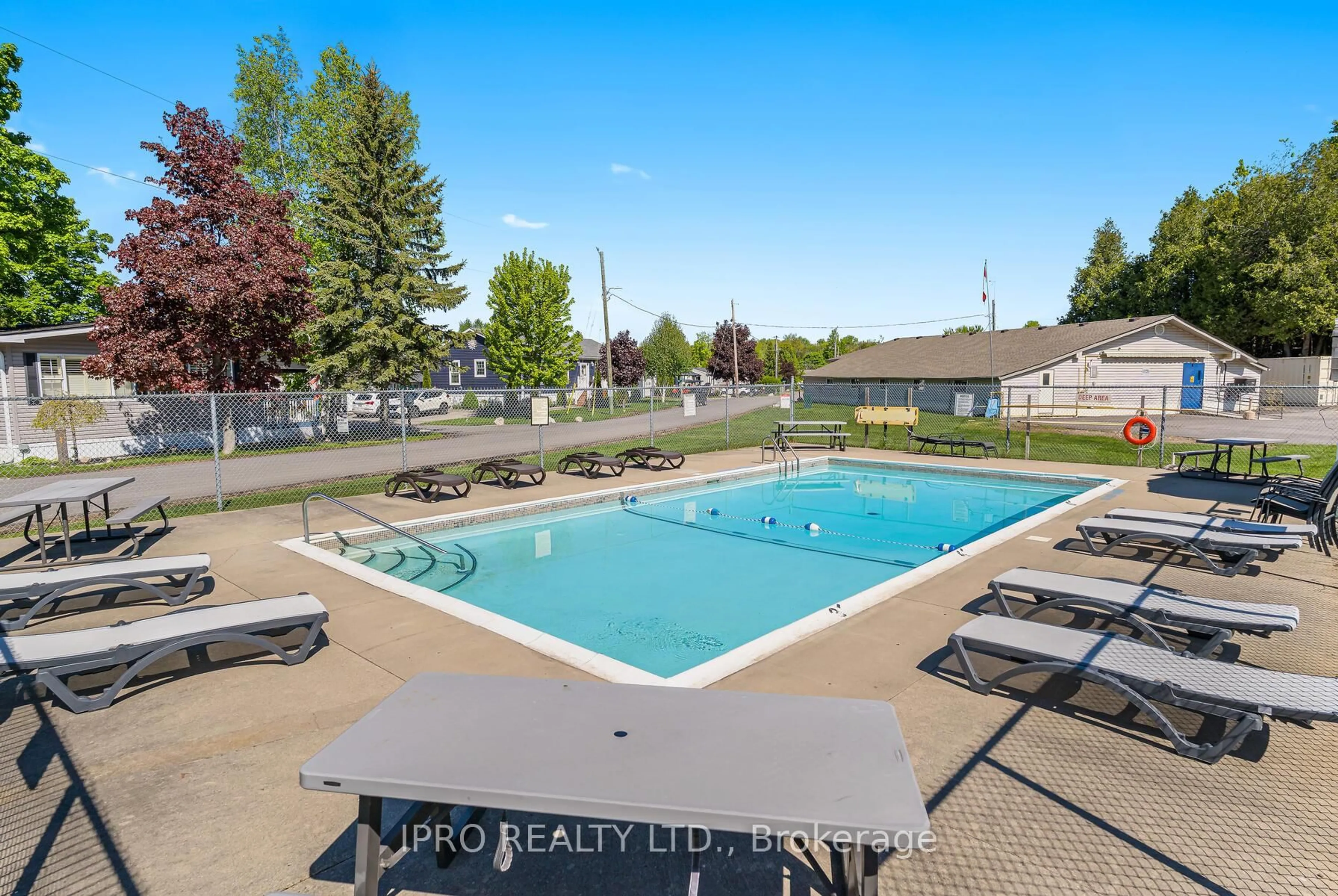 Pool for 2 Trillium Beach Dr, Puslinch Ontario N0B 2J0