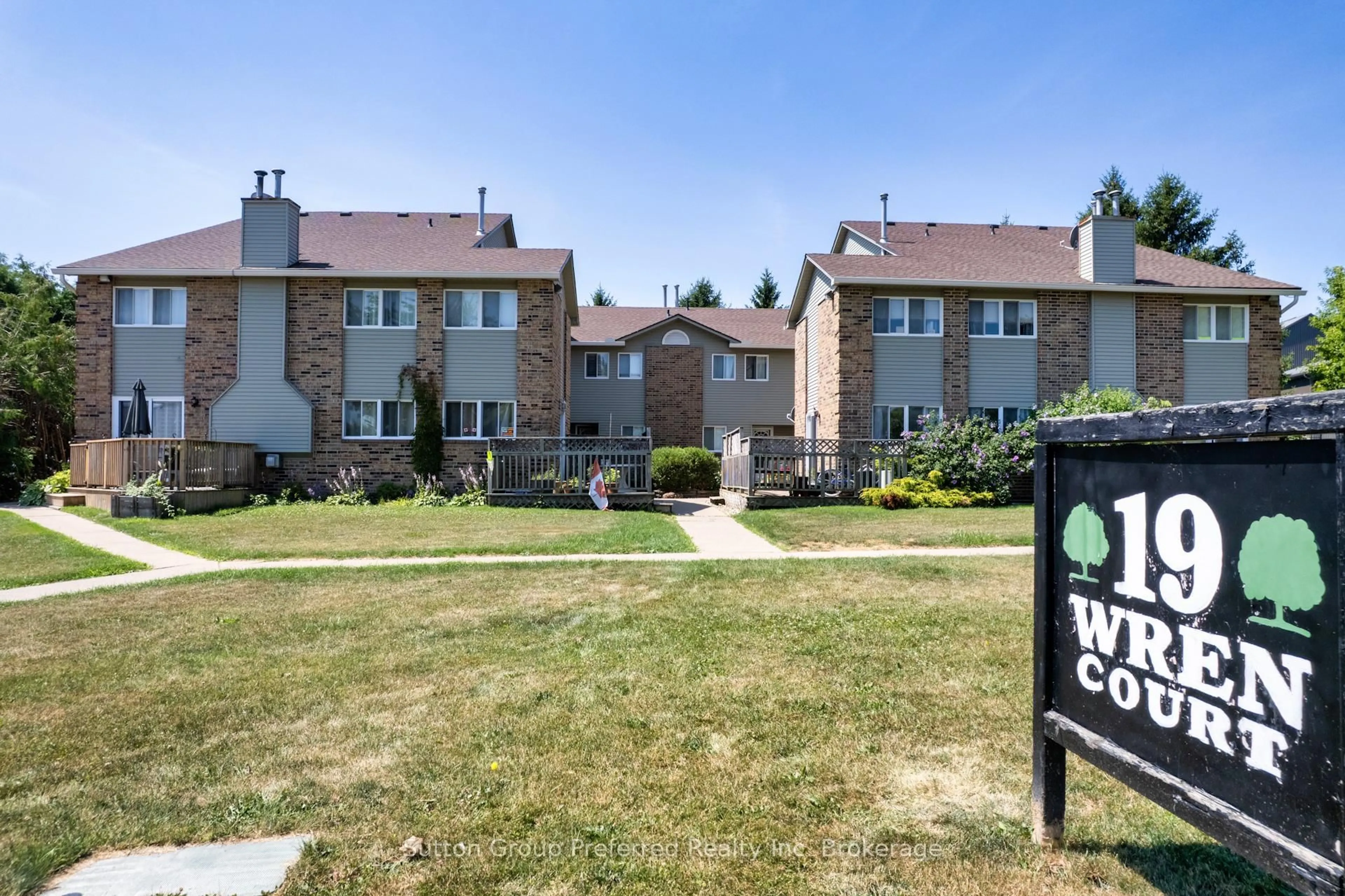 Patio, street for 19 Wren Crt #4, Tillsonburg Ontario N4G 5K2