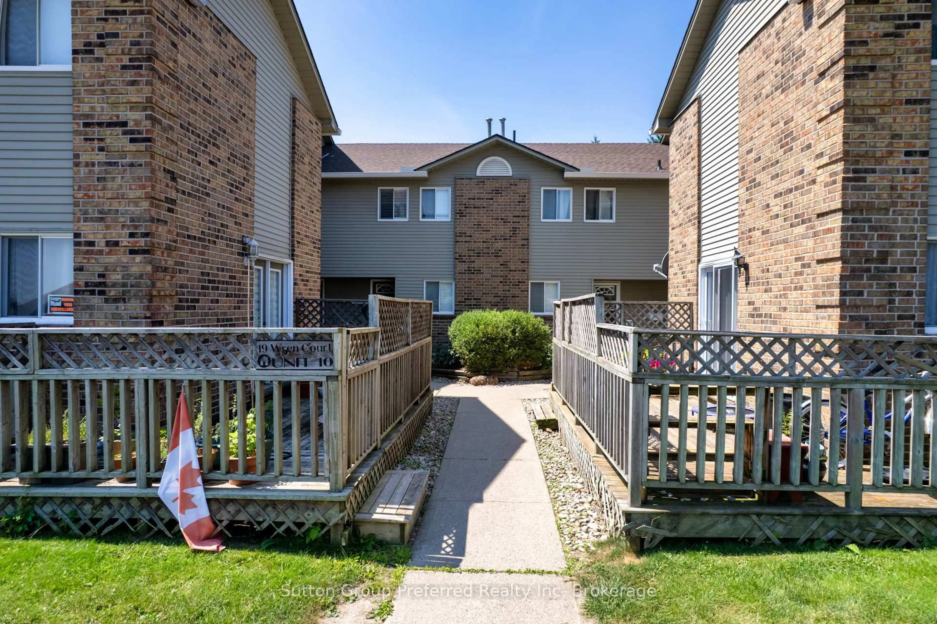 Patio, street for 19 Wren Crt #4, Tillsonburg Ontario N4G 5K2