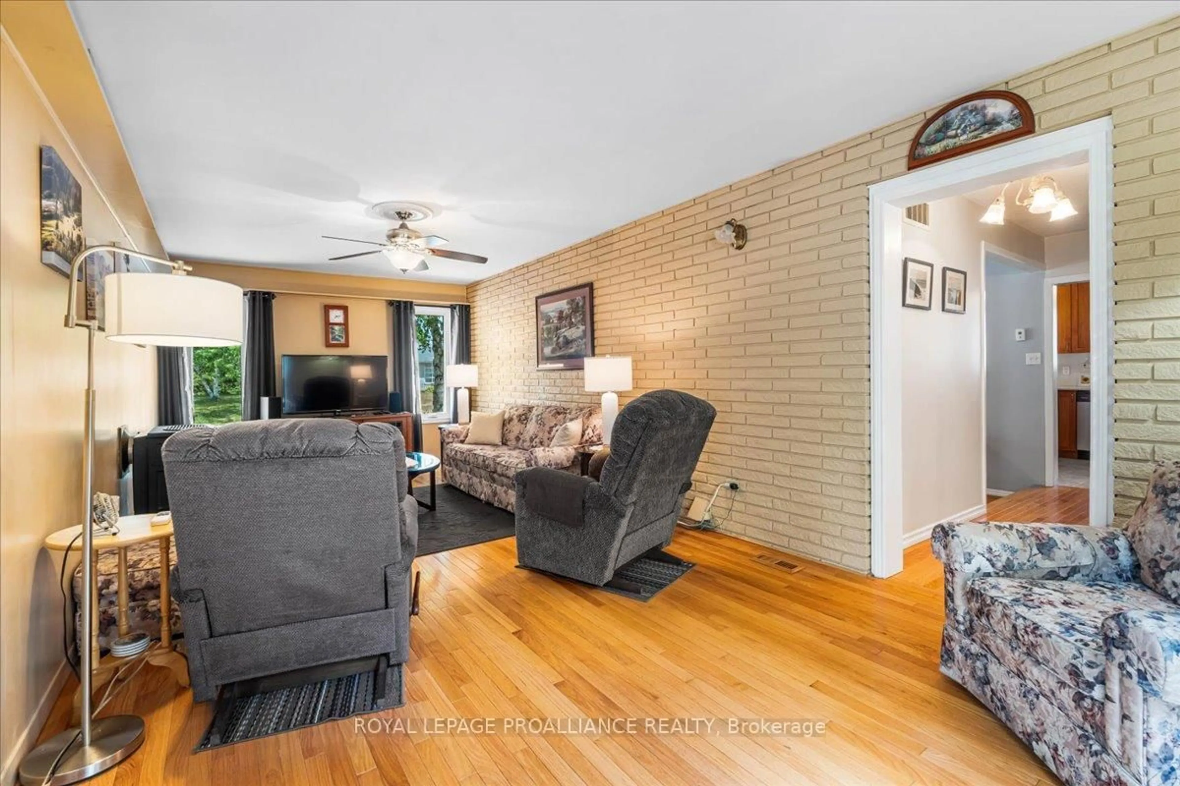 Living room with furniture, unknown for 21 Coulter Cres, Quinte West Ontario K8V 3E9