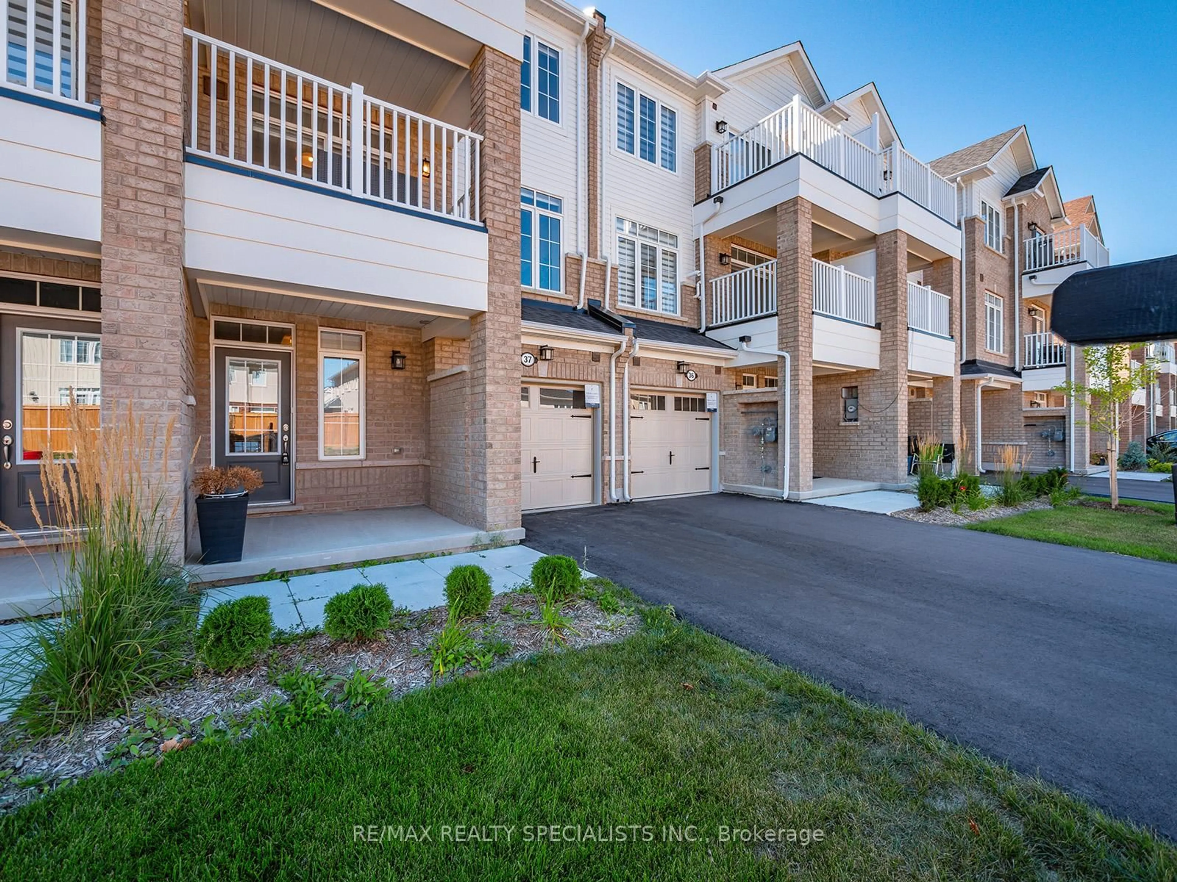 A pic from outside/outdoor area/front of a property/back of a property/a pic from drone, street for 113 Hartley Ave #37, Brant Ontario N3L 0J6