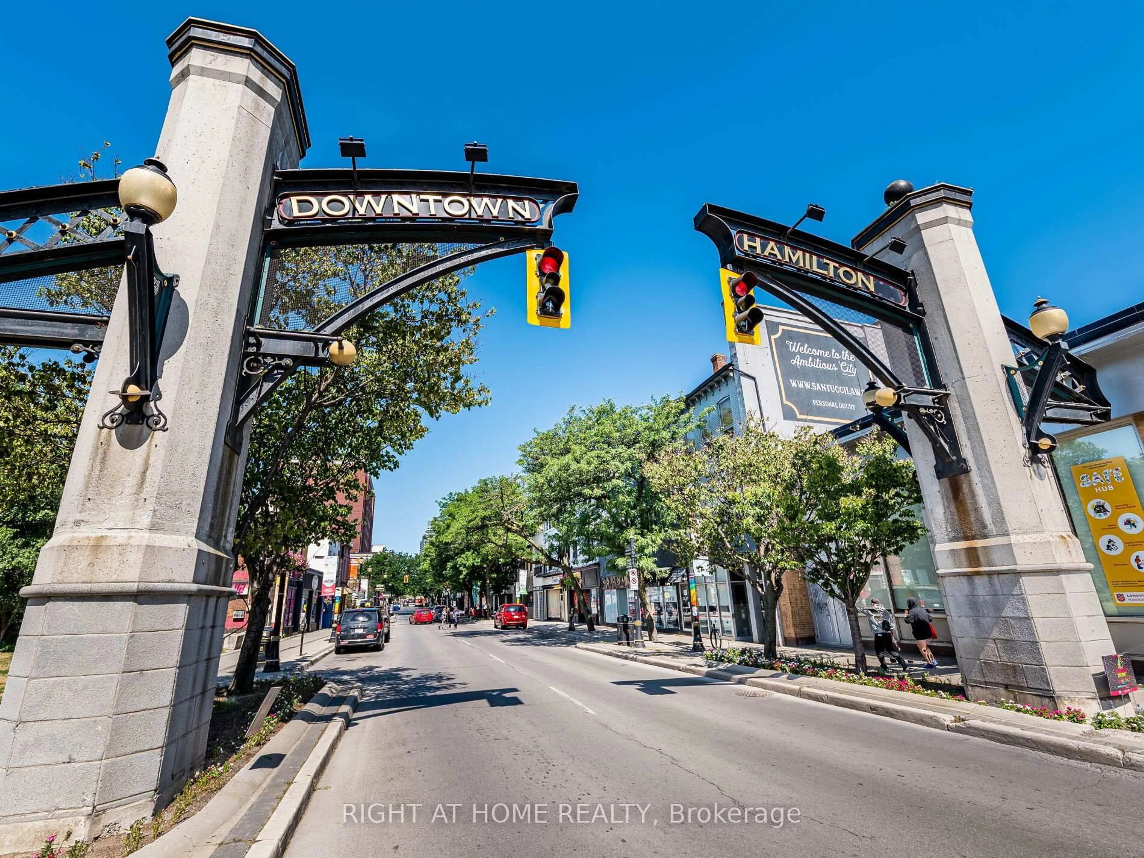 Indoor foyer for 283 King St #302, Hamilton Ontario L8N 1B9