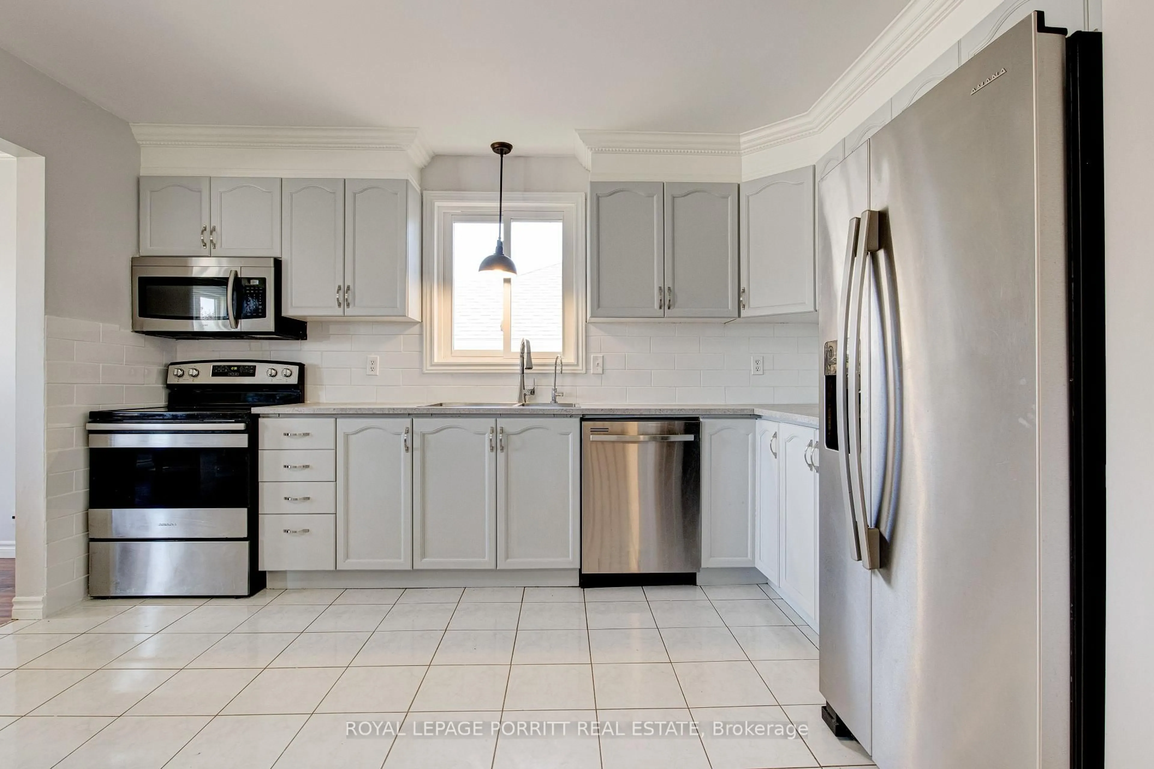 Open concept kitchen, ceramic/tile floor for 55 Windsor Dr, Brant Ontario N0E 1N0