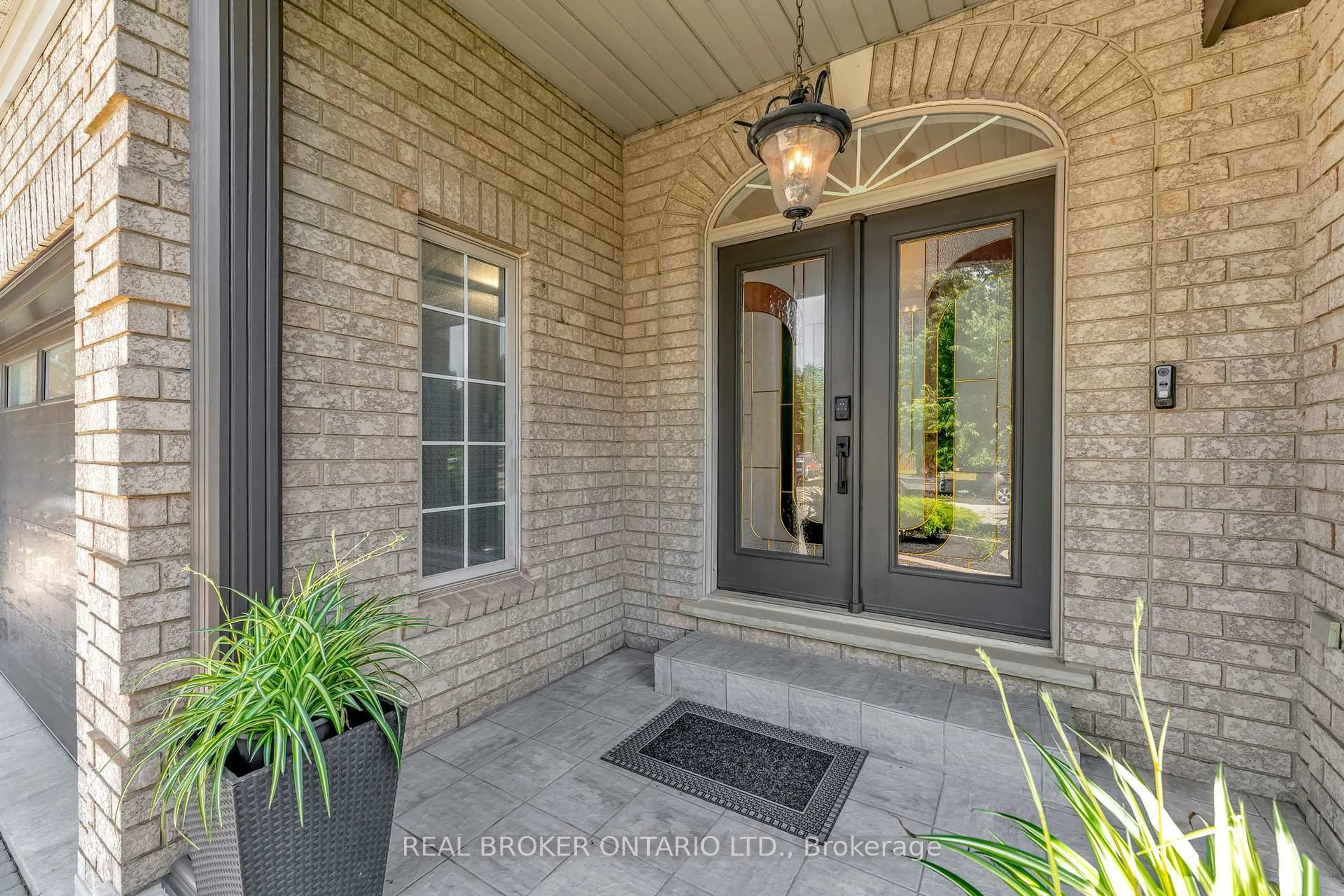 Indoor entryway for 16 Casson Lane, Brantford Ontario N3R 7Z4