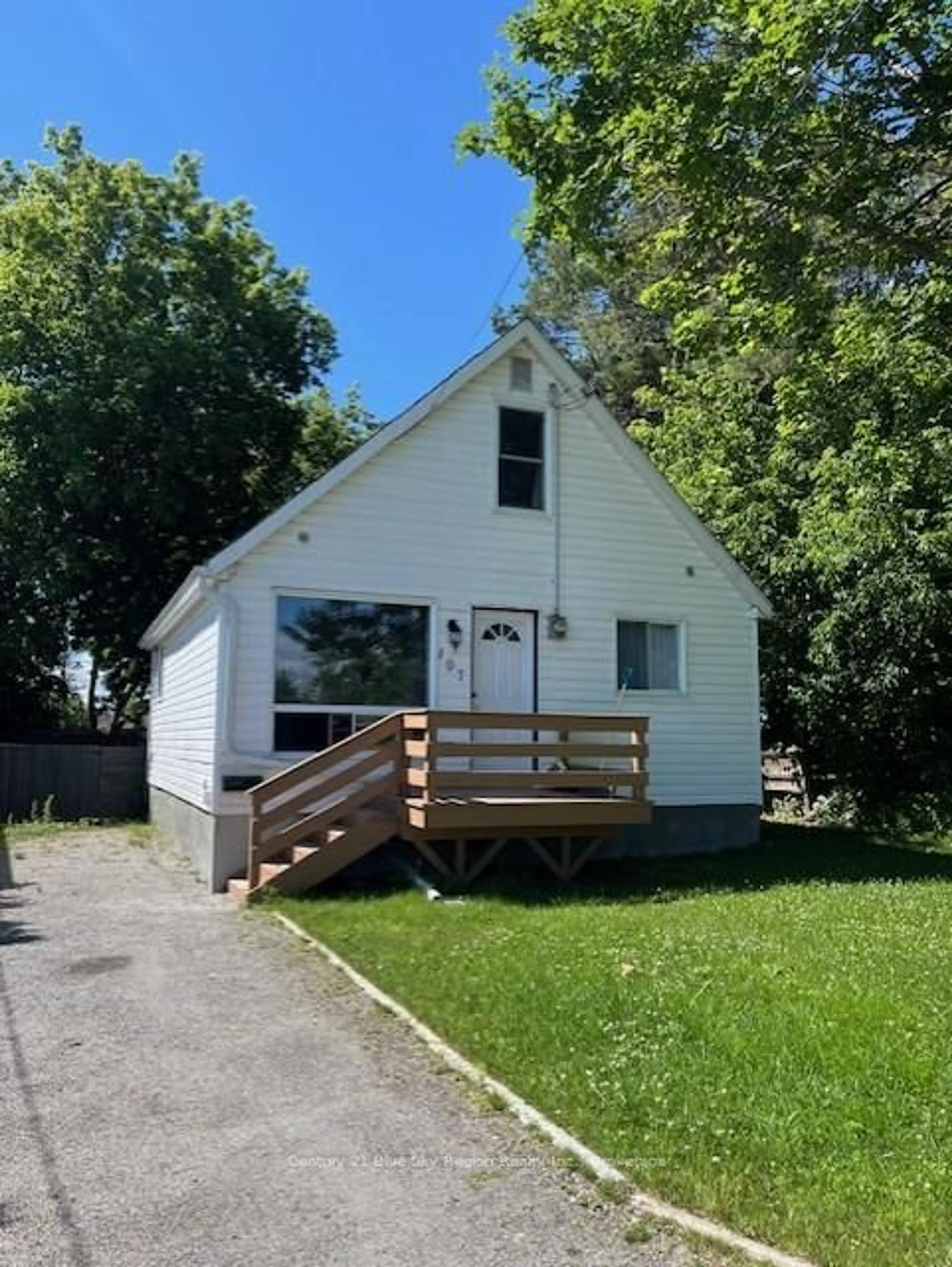 Home with vinyl exterior material, street for 107 Britton Ave, North Bay Ontario P1B 7B6