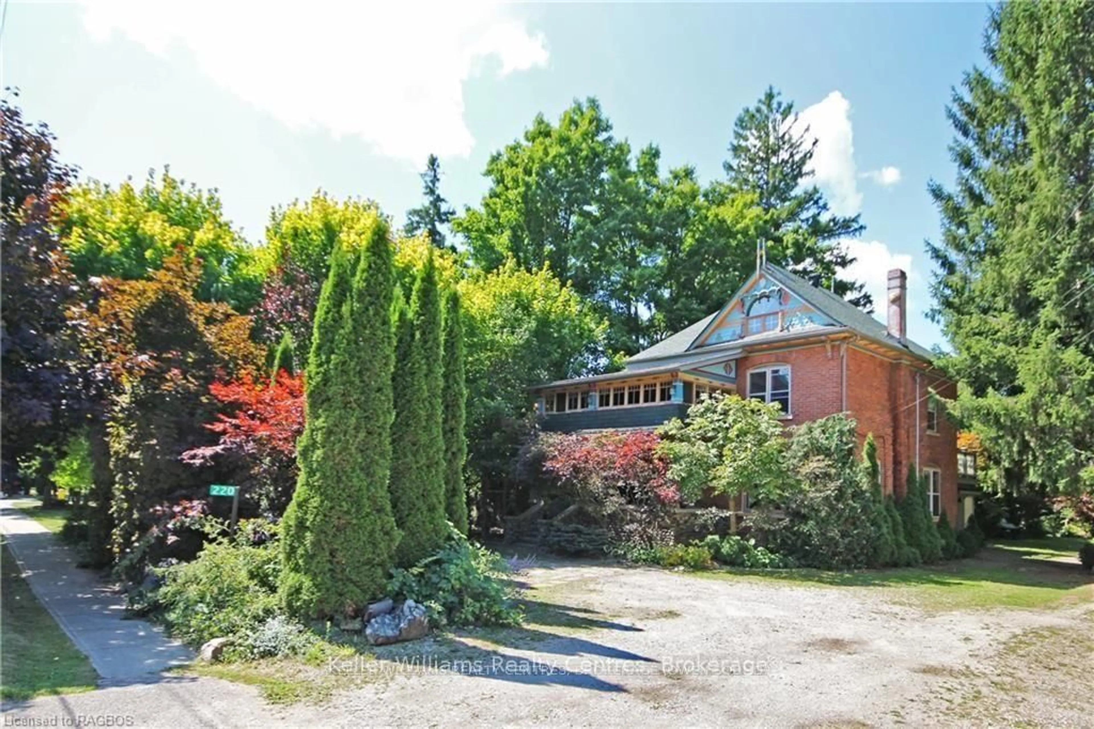 Patio, street for 220 MARSH St, Blue Mountains Ontario N0H 1J0
