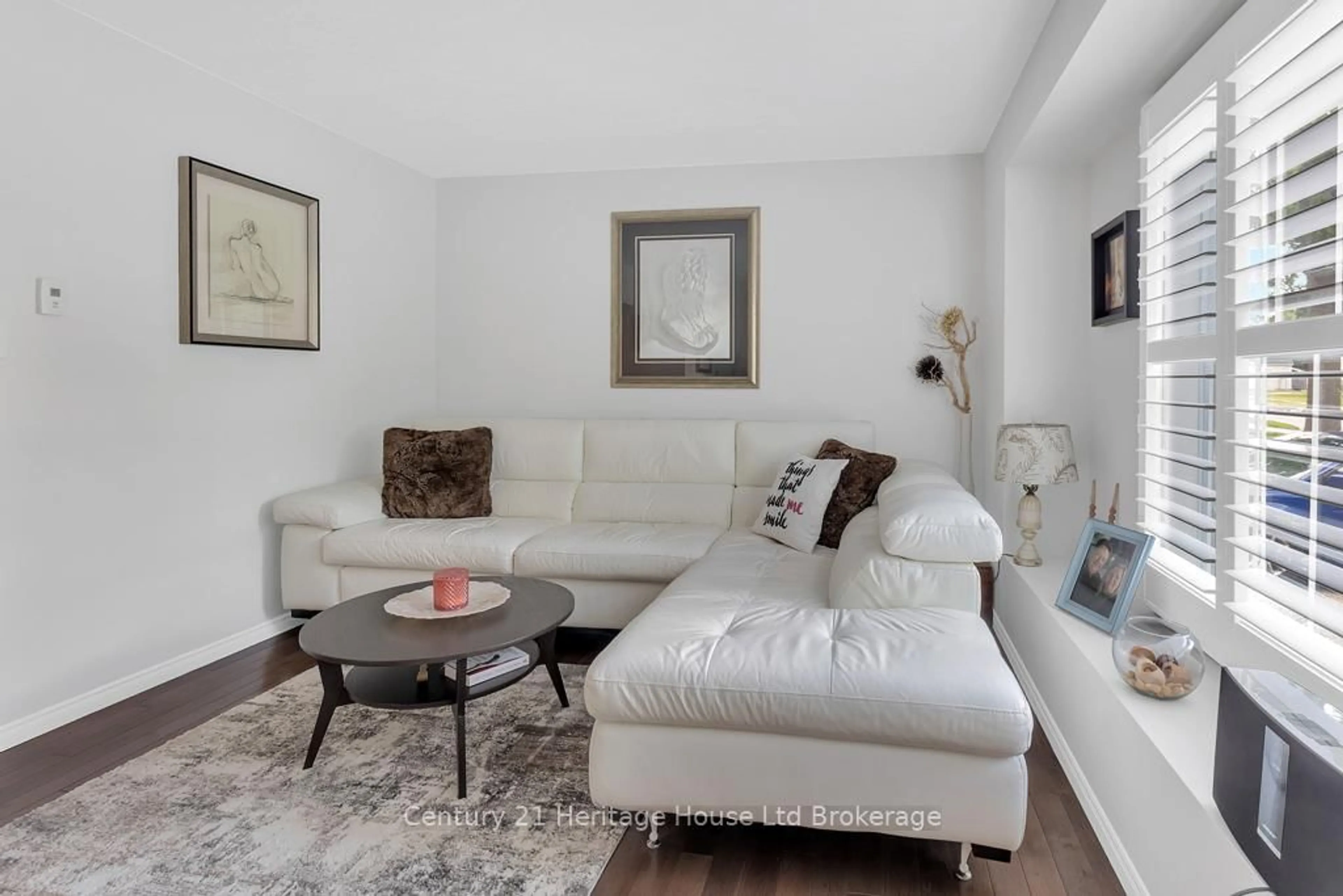 Living room with furniture, unknown for 181 Thames St, Ingersoll Ontario N5C 3E1