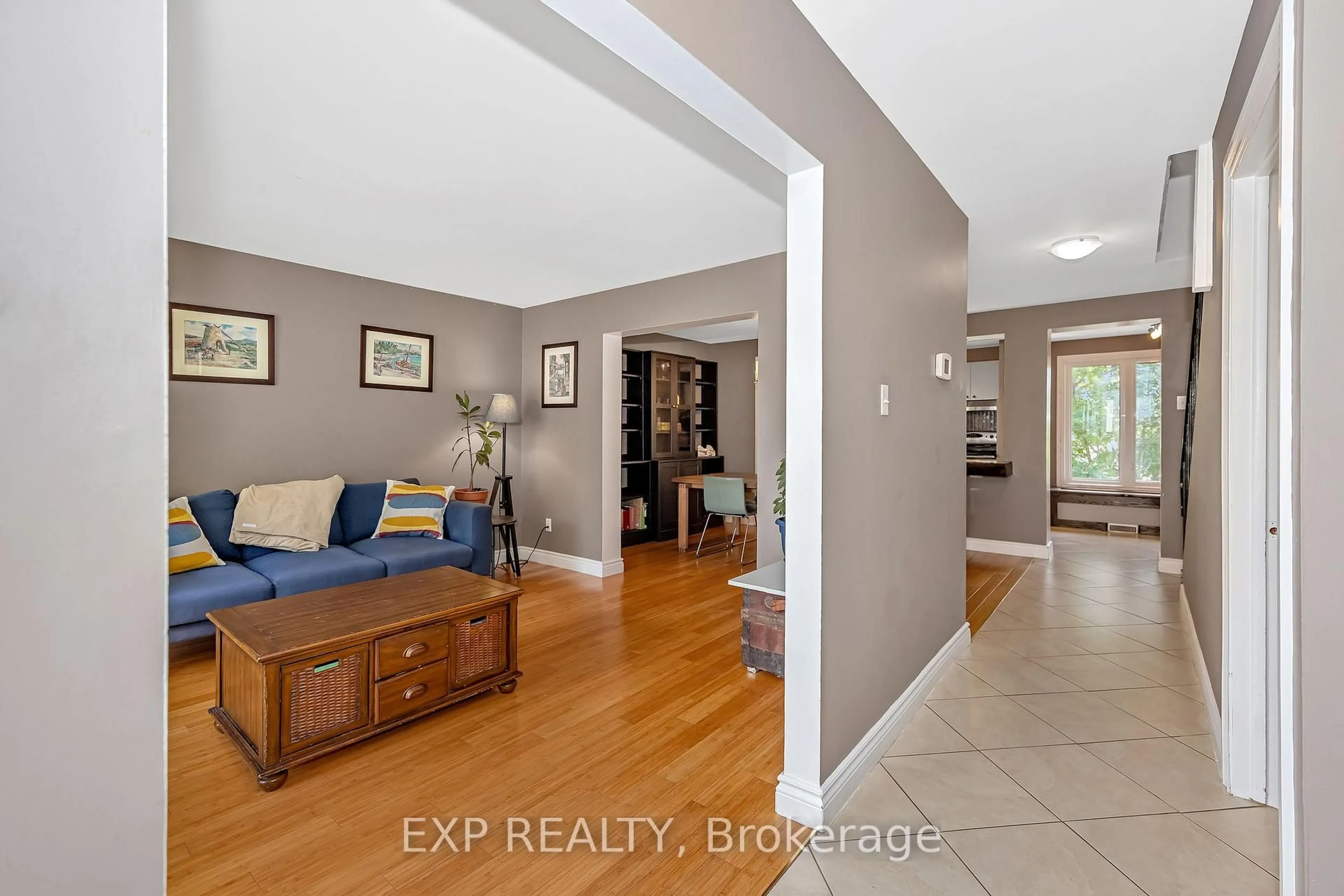 Indoor entryway for 2300 Ogilvie Rd #47, Ottawa Ontario K1J 7X8