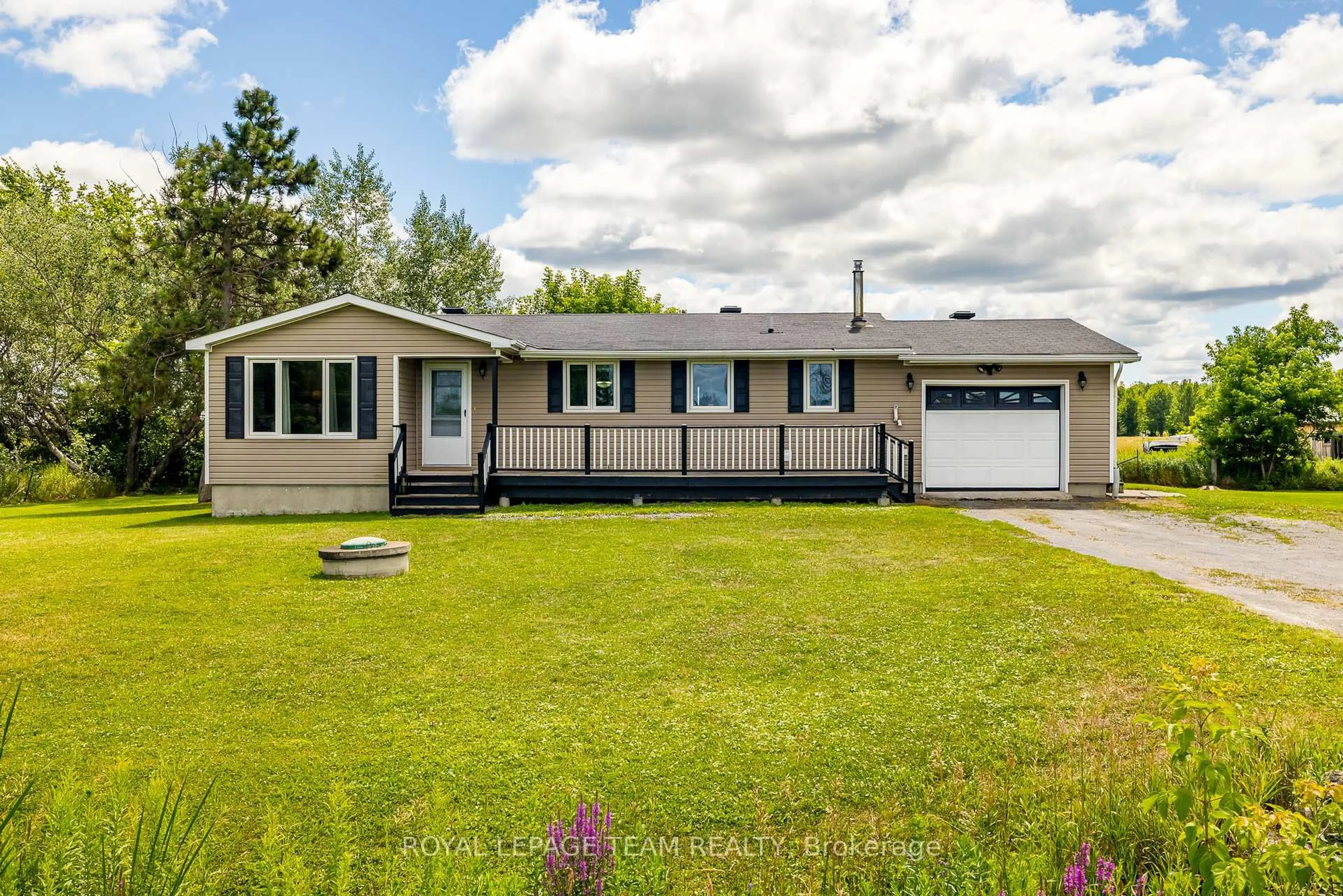 Home with vinyl exterior material, street for 1234 Kinburn Side Rd, Ottawa Ontario K0A 3M0