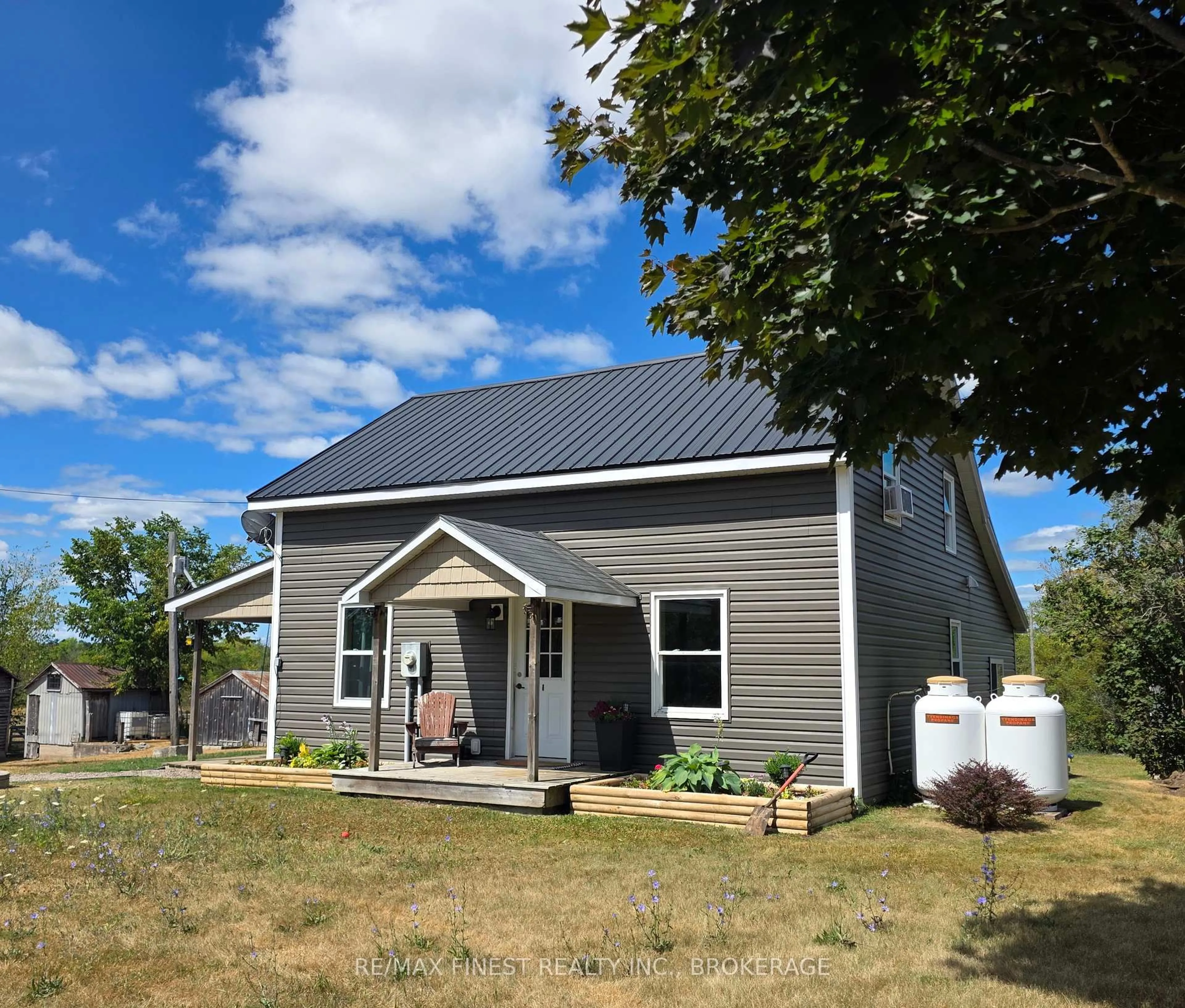 Home with vinyl exterior material, unknown for 567 County Rd 17, Plantagenet Ontario K7R 3L2