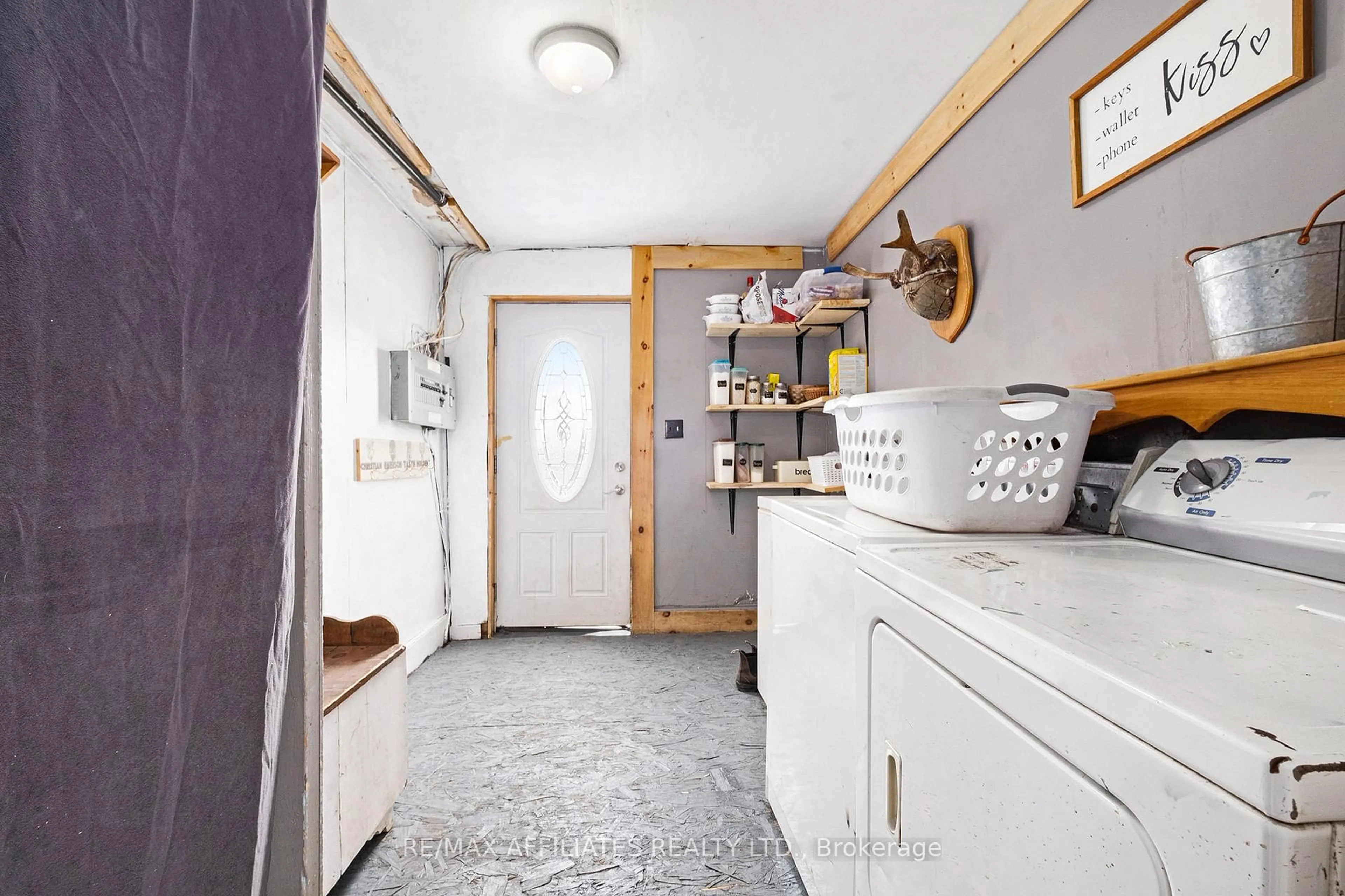 Laundry room for 1505 Elm Tree Rd, Arden Ontario K0H 1B0