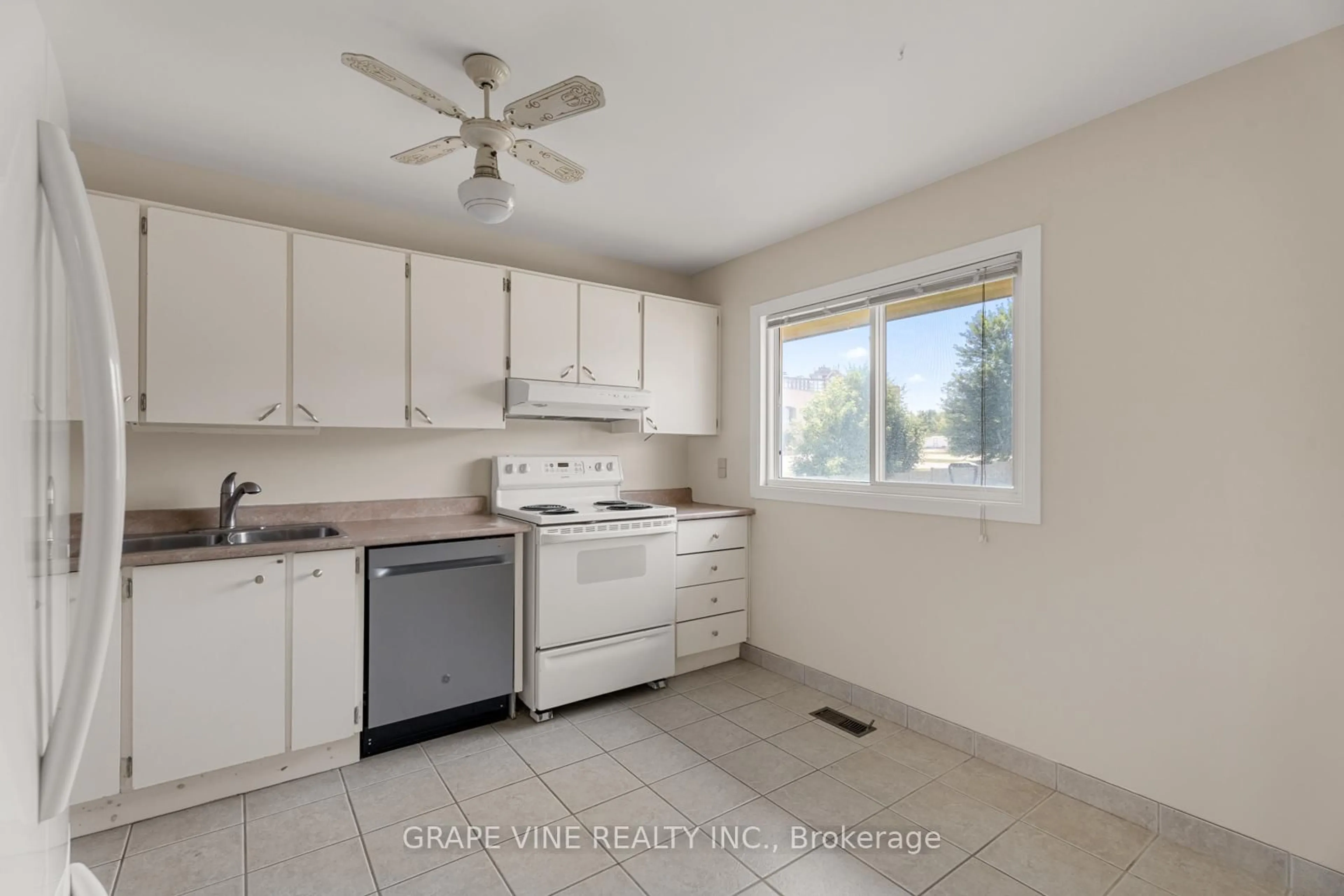 Standard kitchen, ceramic/tile floor for 82 Chimo Dr #55, Ottawa Ontario K2L 2B6