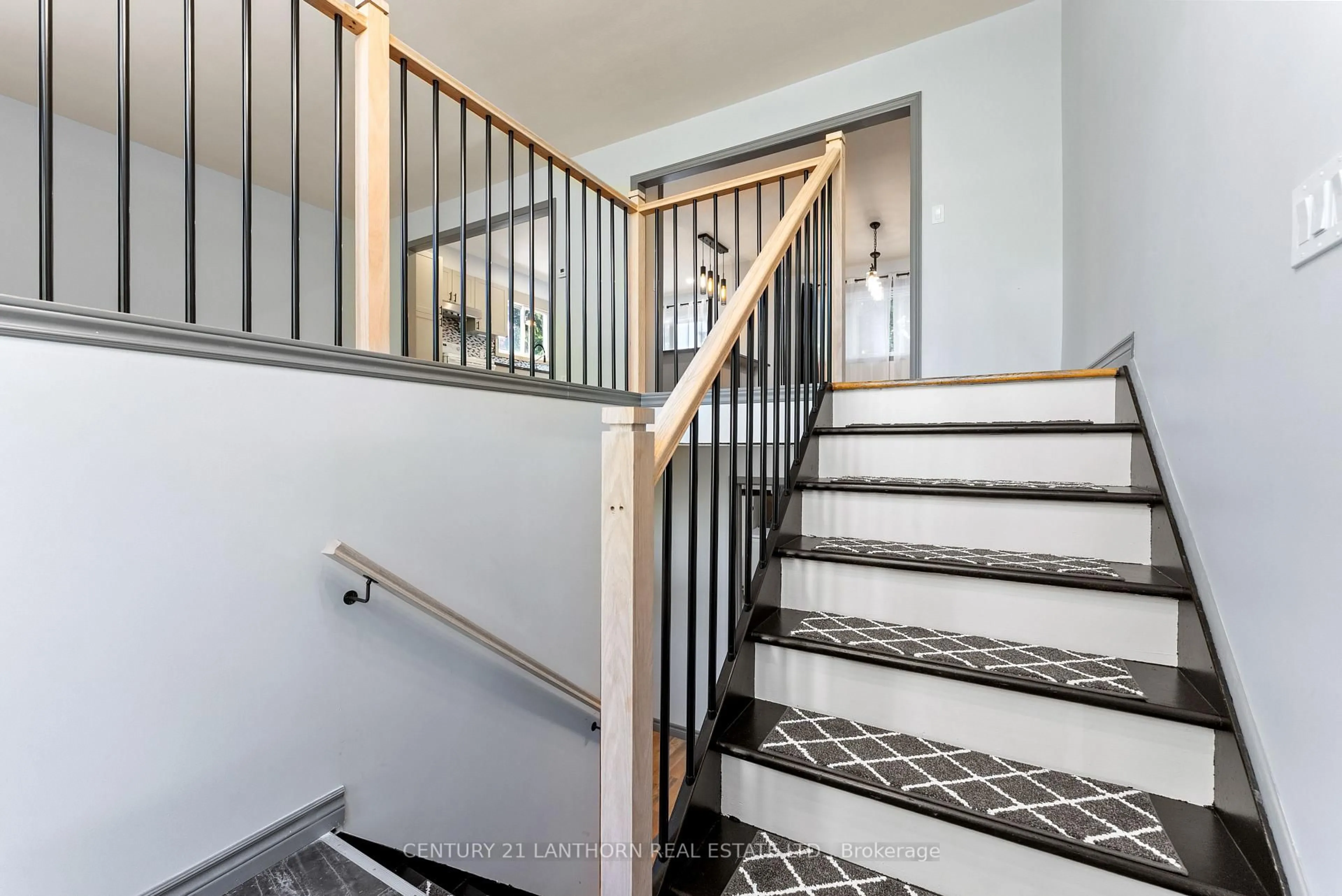 Stairs for 59 Nicholas St, Quinte West Ontario K8V 4H7