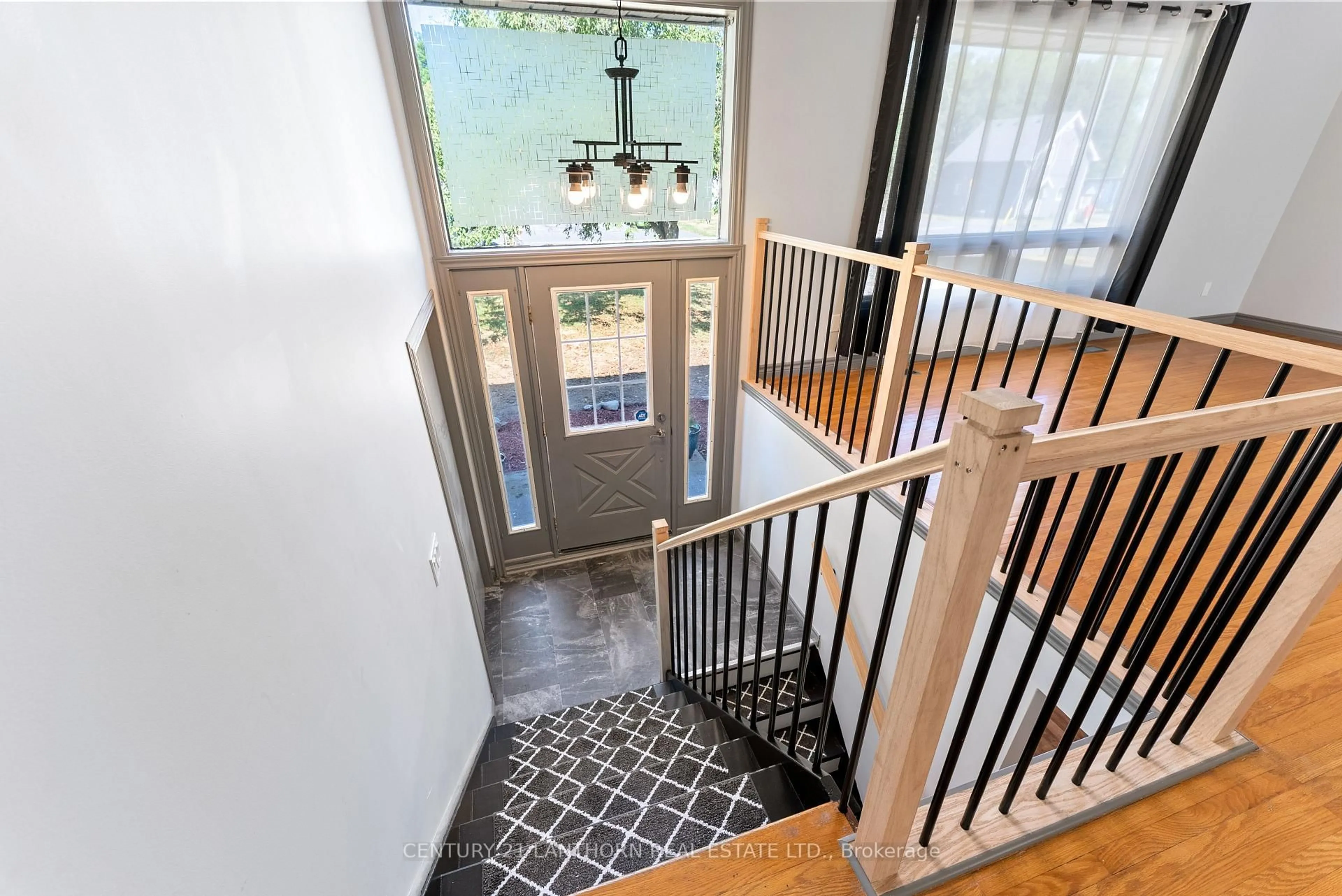 Indoor entryway for 59 Nicholas St, Quinte West Ontario K8V 4H7