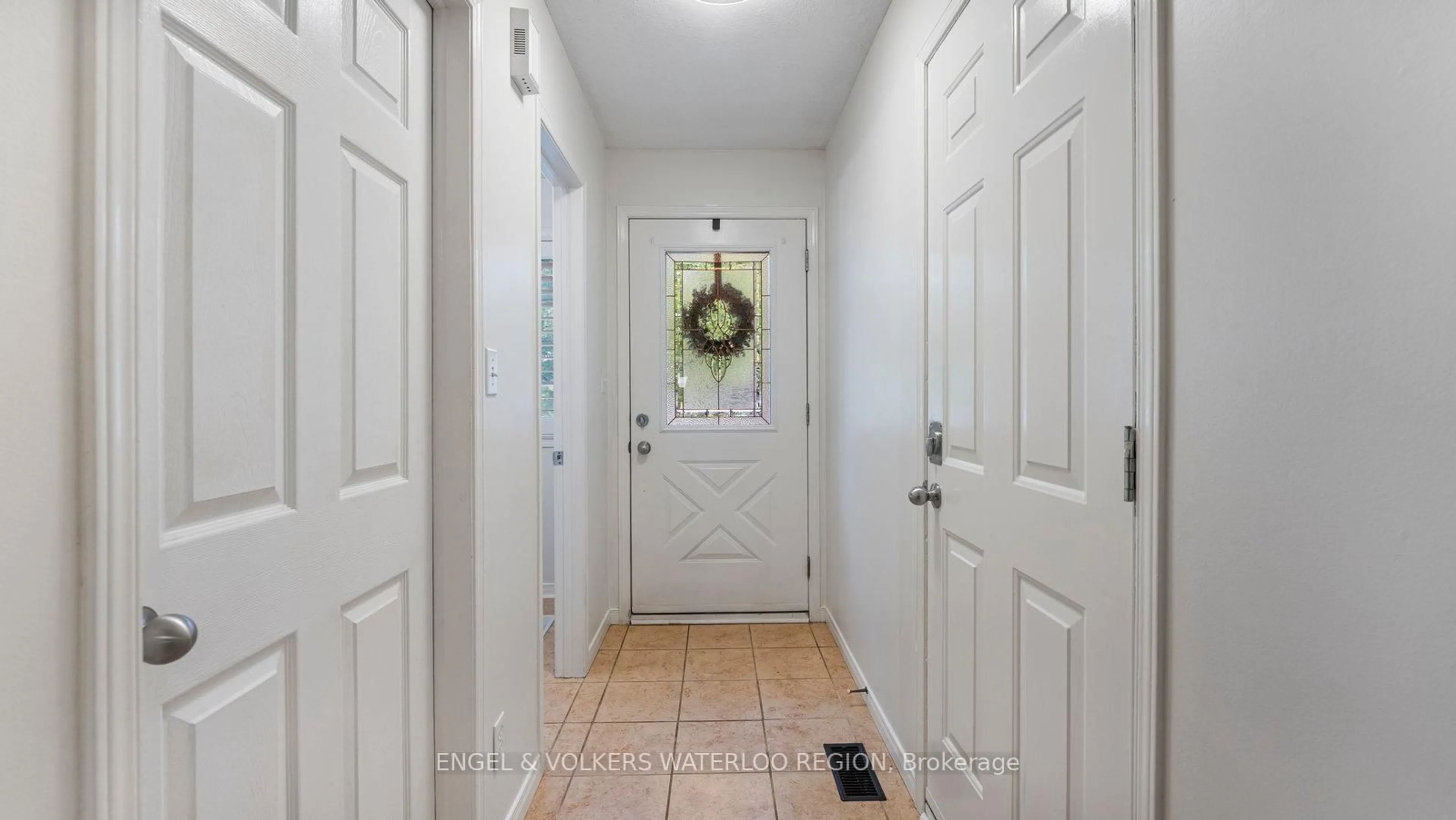 Indoor entryway for 199 Saginaw Pkwy #10, Cambridge Ontario N1T 1T9