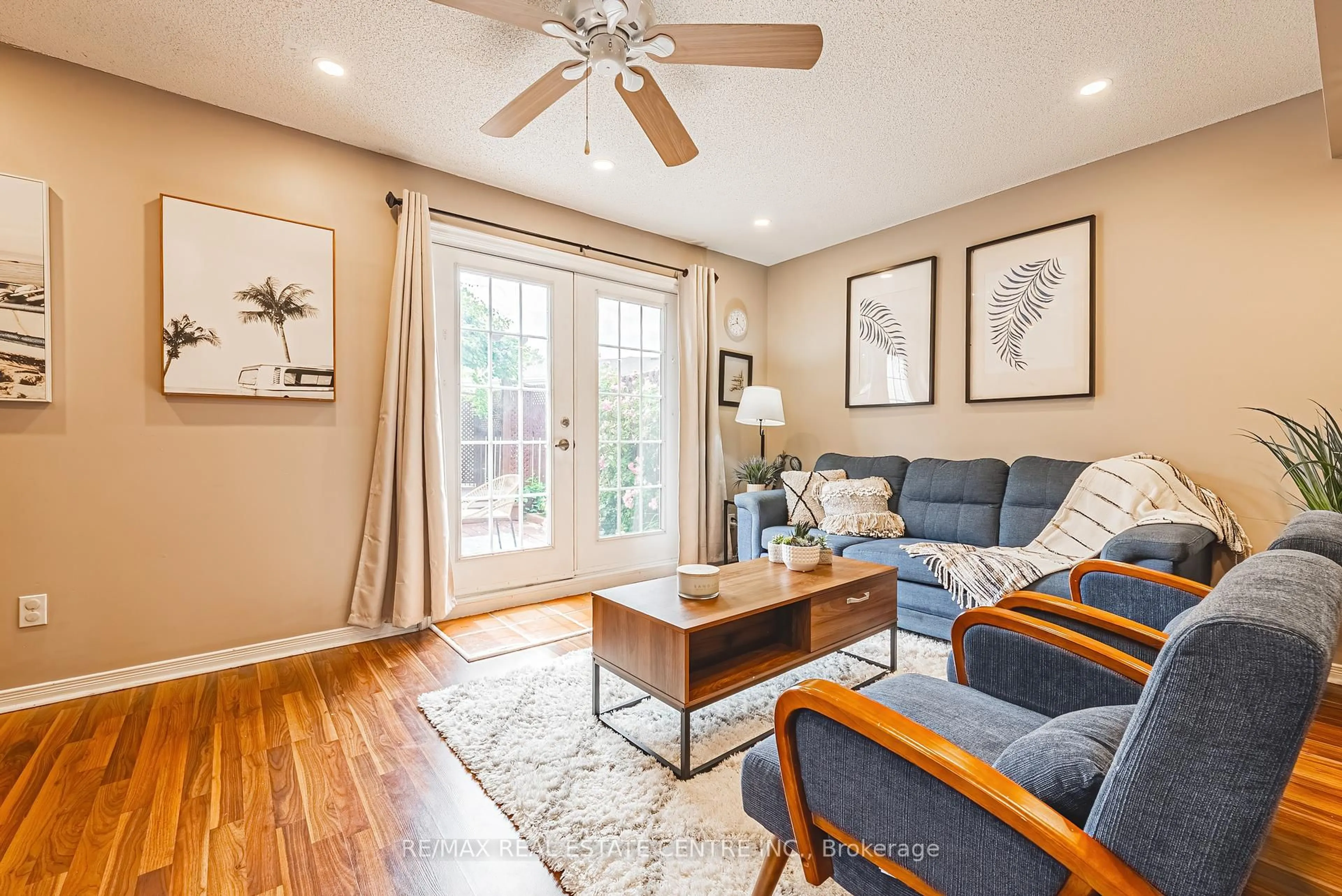 Living room with furniture, unknown for 77 DYER Crt, Cambridge Ontario N3C 4B8