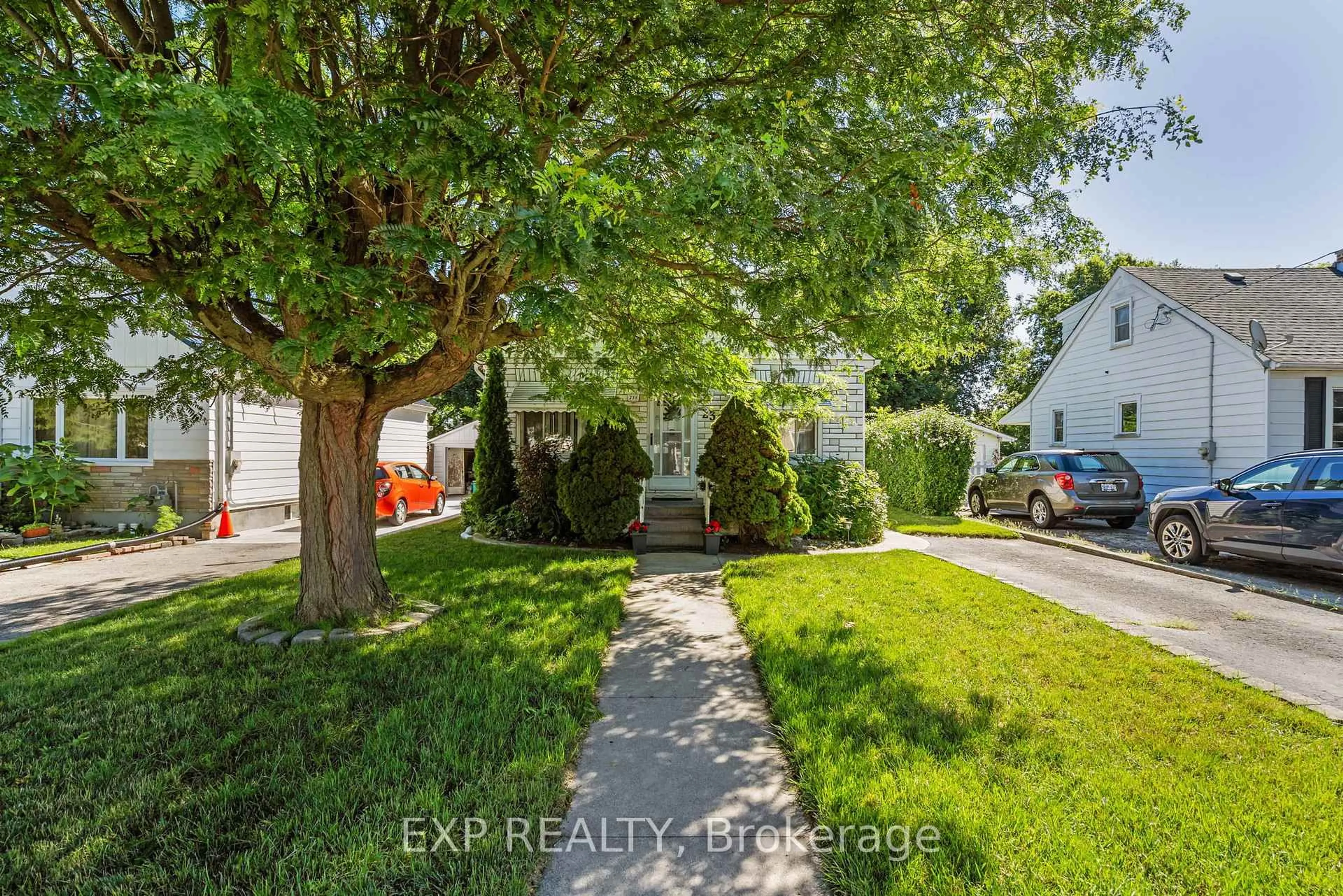 A pic from outside/outdoor area/front of a property/back of a property/a pic from drone, street for 234 St Julien St, London East Ontario N5Z 2N3