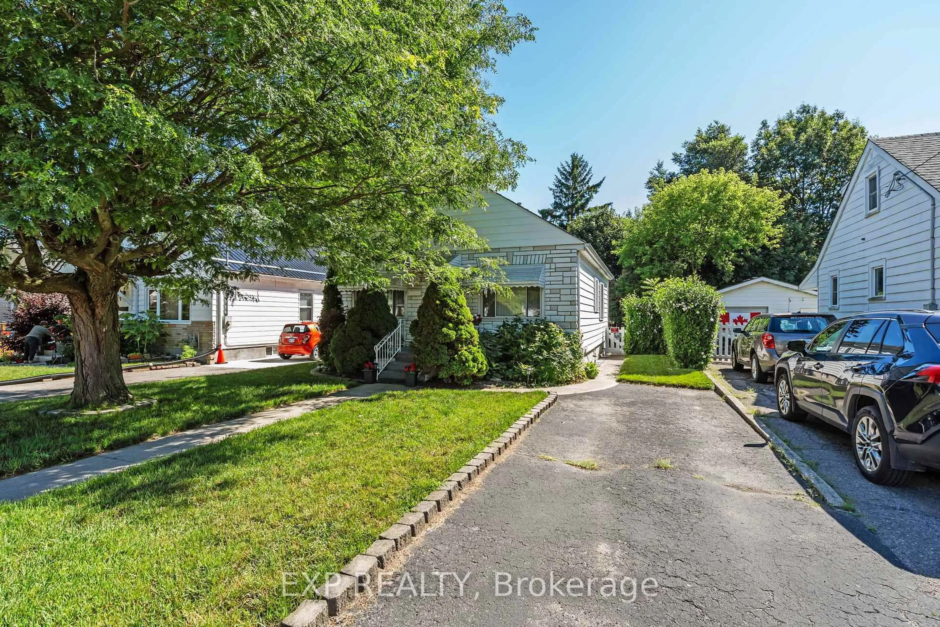A pic from outside/outdoor area/front of a property/back of a property/a pic from drone, street for 234 St Julien St, London East Ontario N5Z 2N3