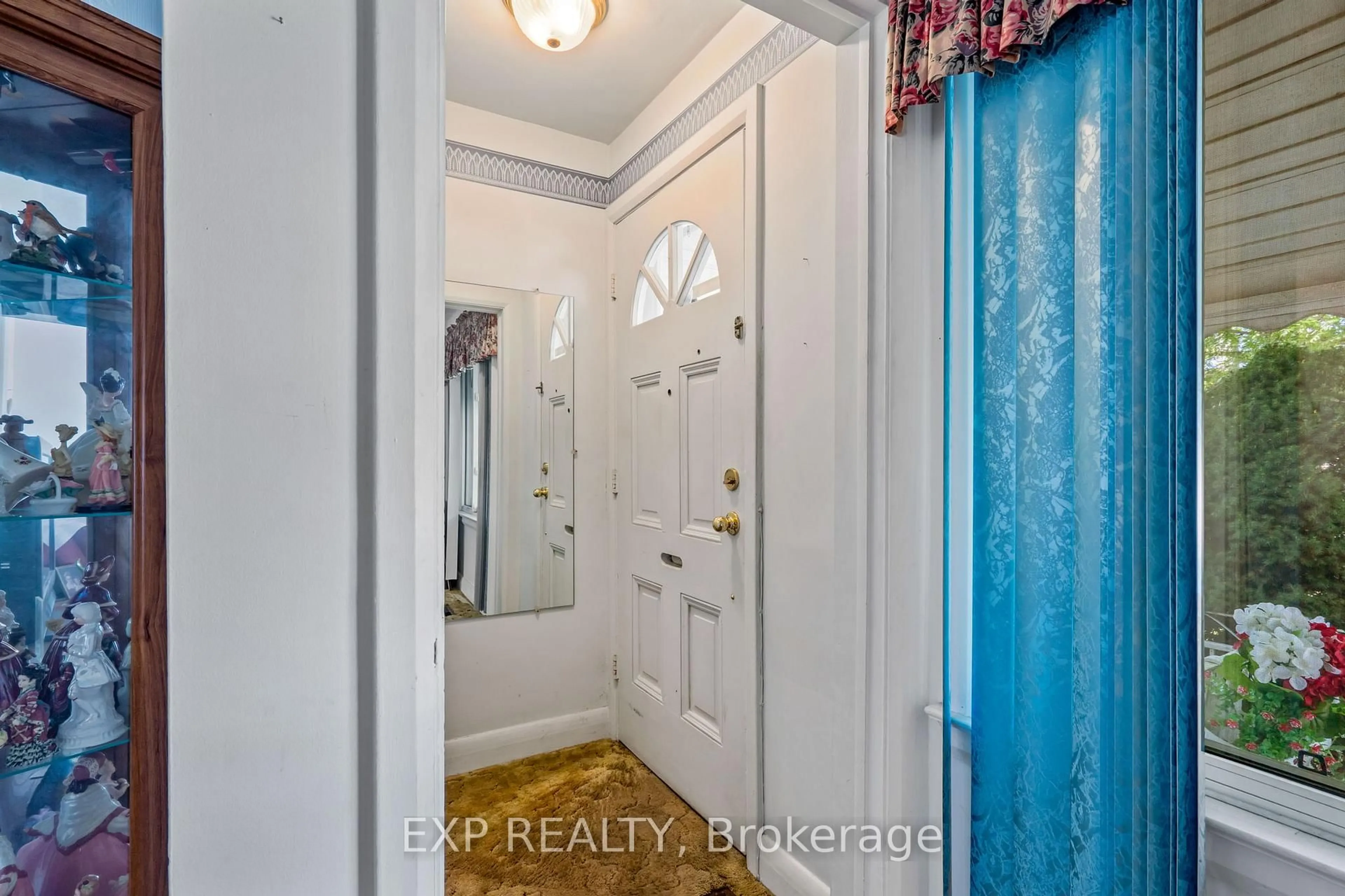 Indoor entryway for 234 St Julien St, London East Ontario N5Z 2N3