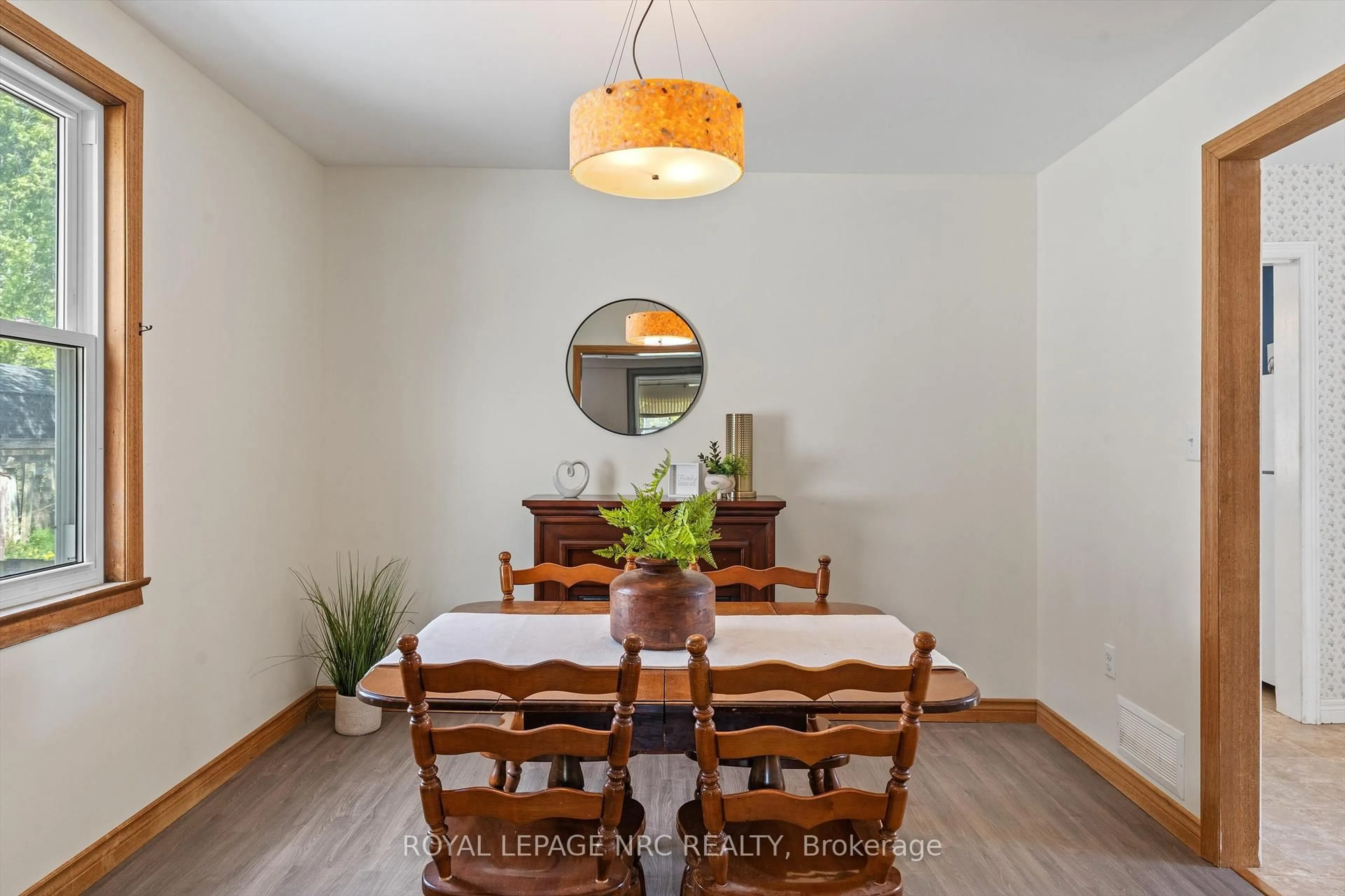 Dining room, wood/laminate floor for 64 Haynes Ave, St. Catharines Ontario L2R 3Z3