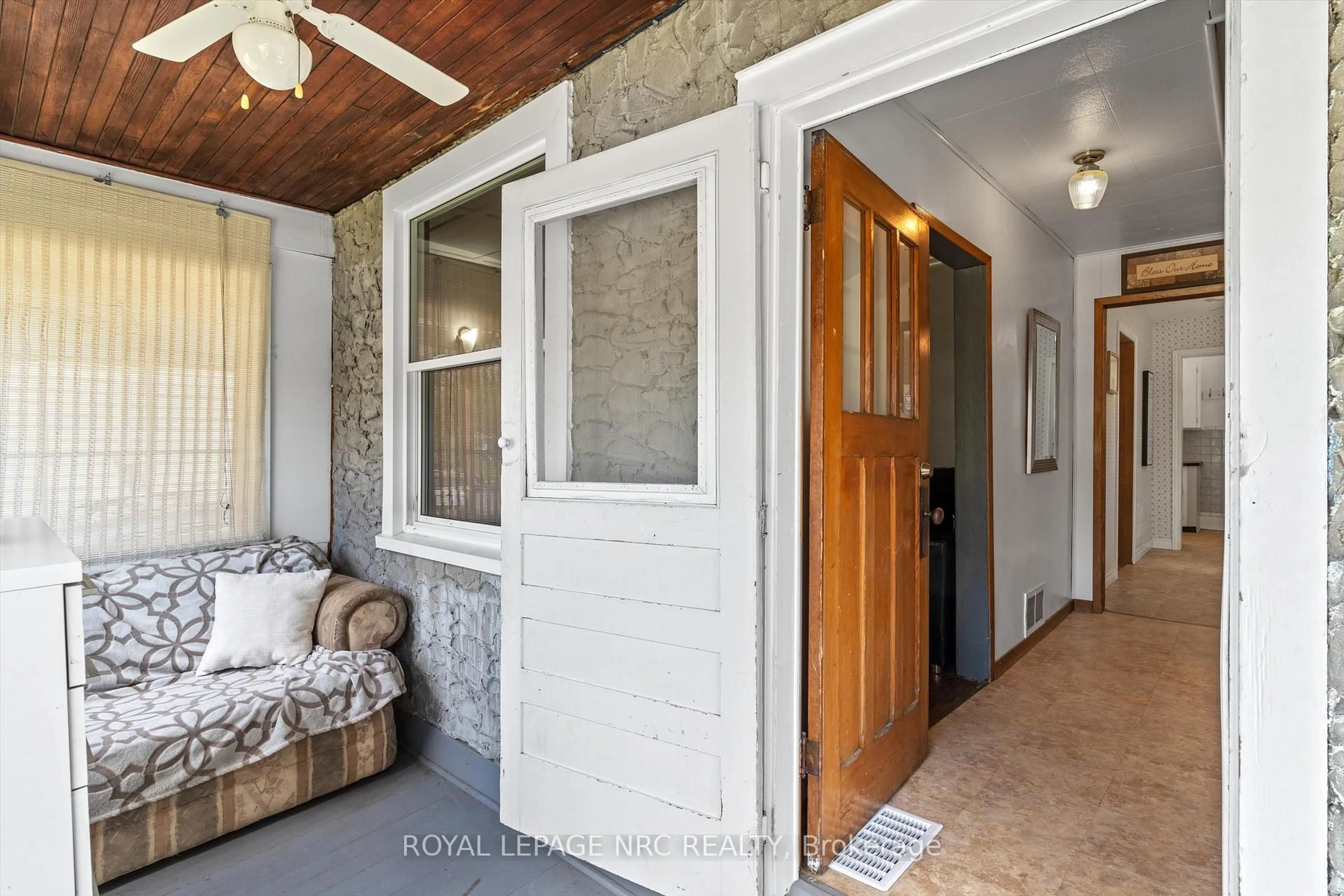 Indoor entryway for 64 Haynes Ave, St. Catharines Ontario L2R 3Z3