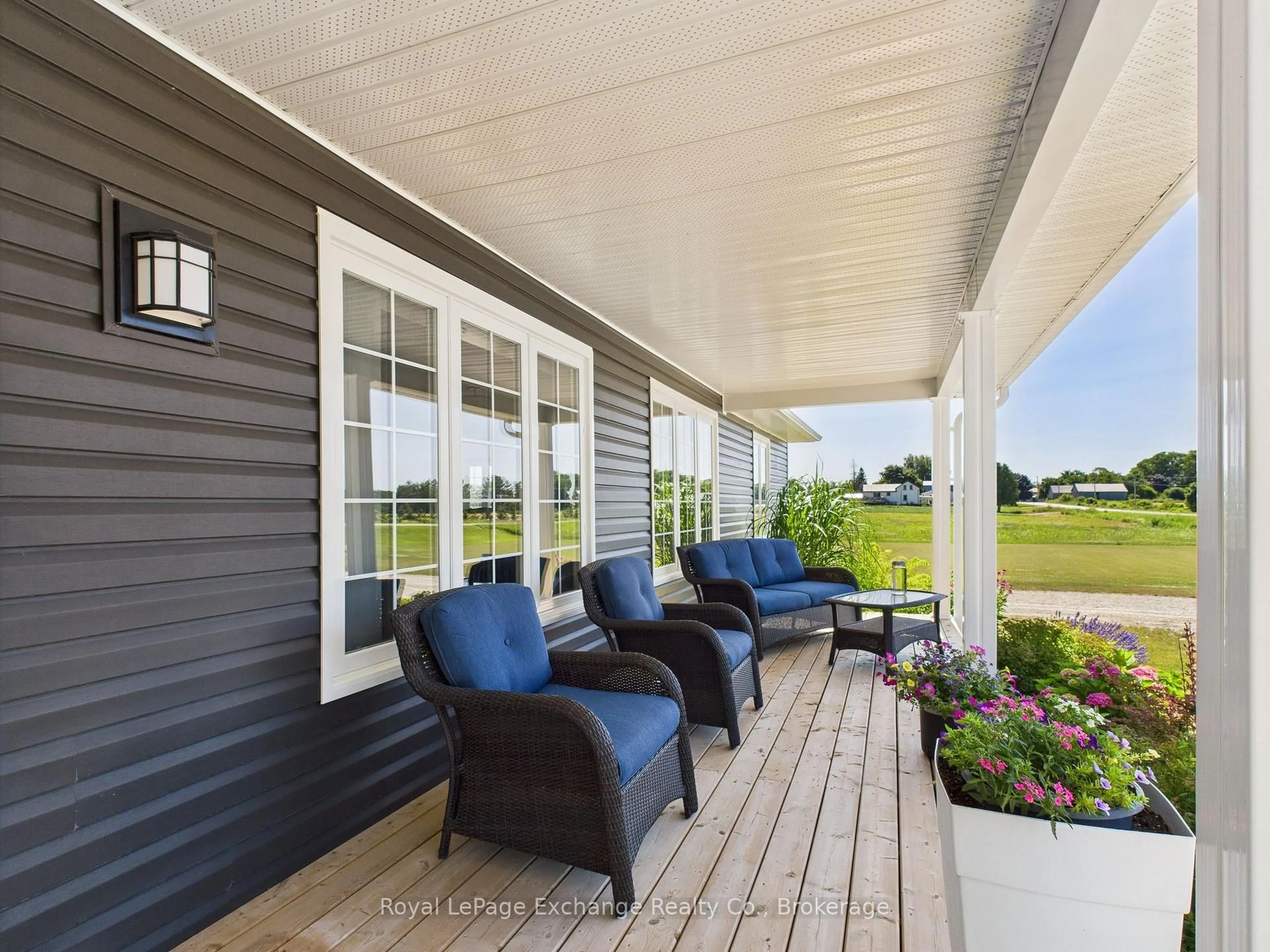 Home with vinyl exterior material, water/lake/river/ocean view for 422 Hayes Lake Ave, Huron-Kinloss Ontario N0G 2B0