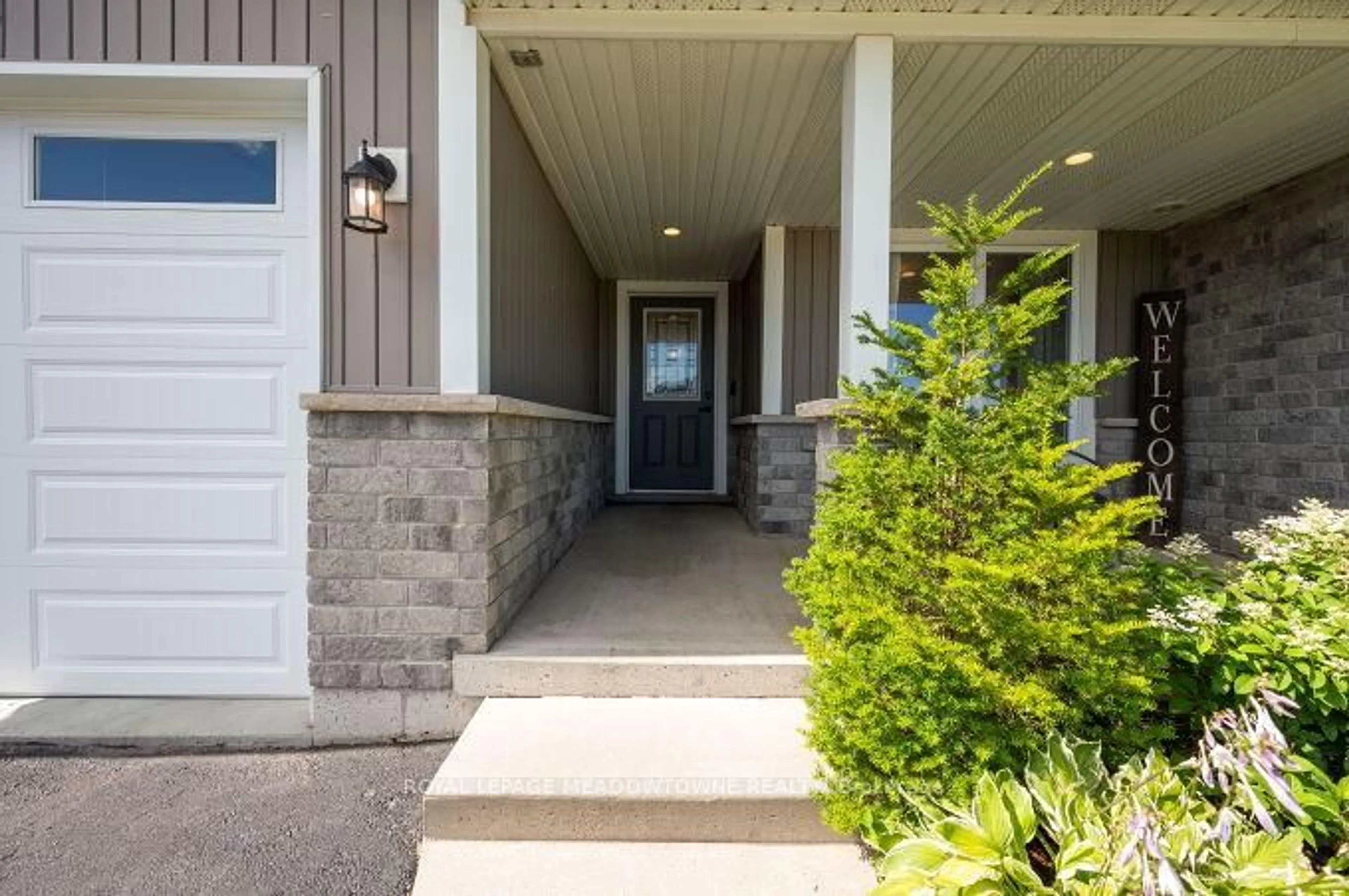 Indoor entryway for 102 Milton Seiler Cres, Minto Ontario N0G 2P0