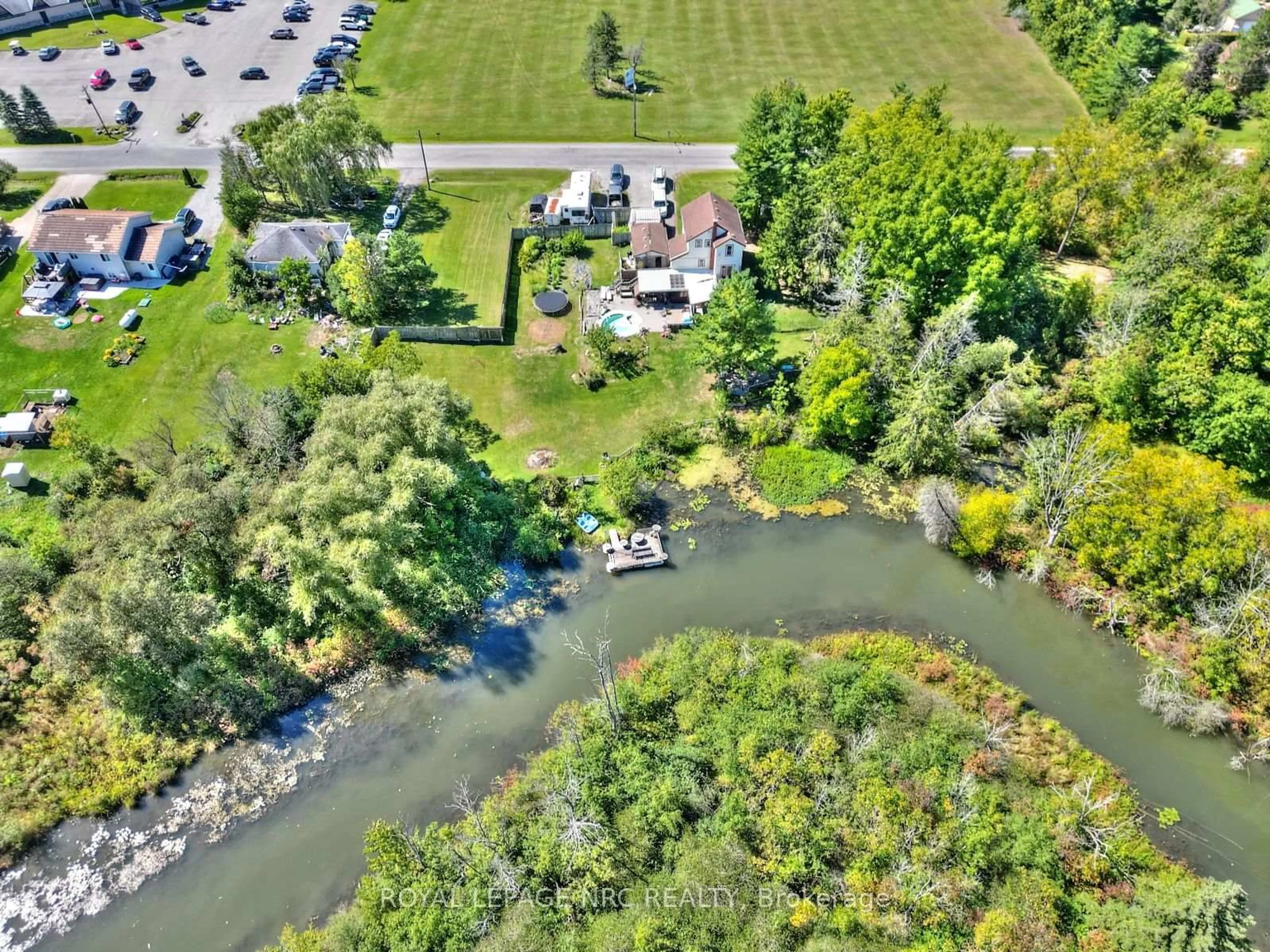 A pic from outside/outdoor area/front of a property/back of a property/a pic from drone, water/lake/river/ocean view for 10266 Willodell Rd, Niagara Falls Ontario L0S 1K0