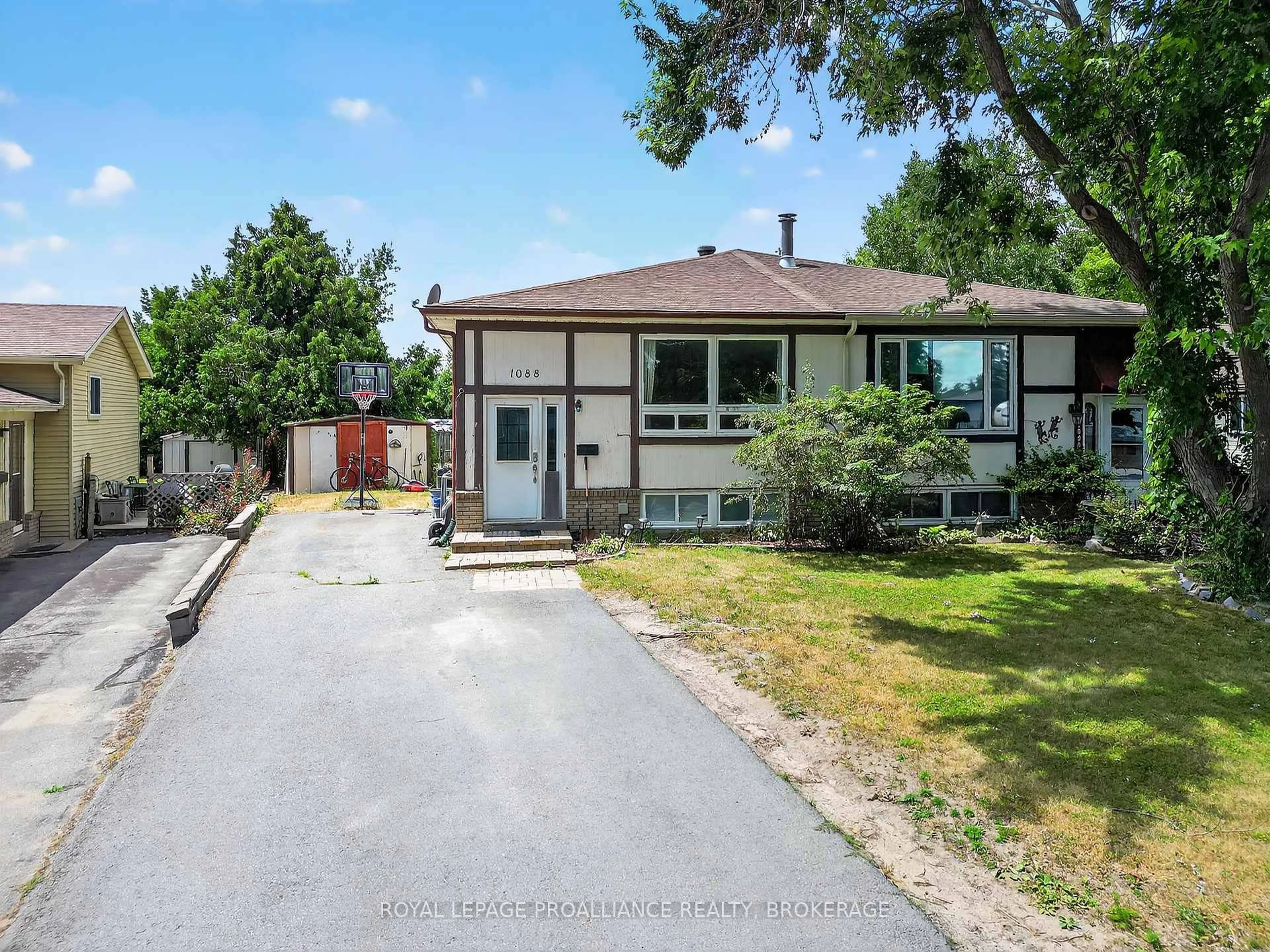 A pic from outside/outdoor area/front of a property/back of a property/a pic from drone, street for 1088 Pinewood Pl, Kingston Ontario K7P 1L1