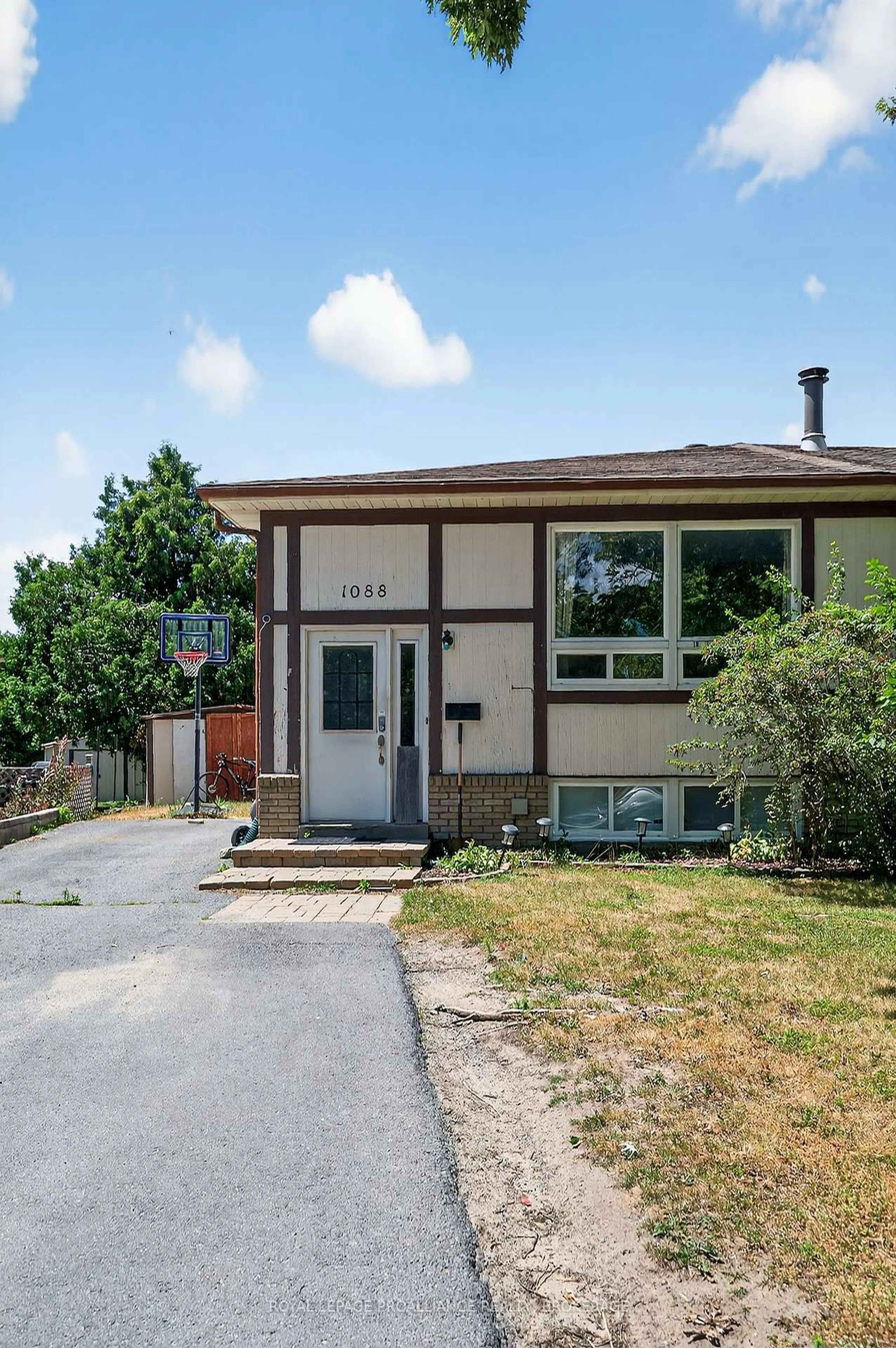 Home with vinyl exterior material, street for 1088 Pinewood Pl, Kingston Ontario K7P 1L1
