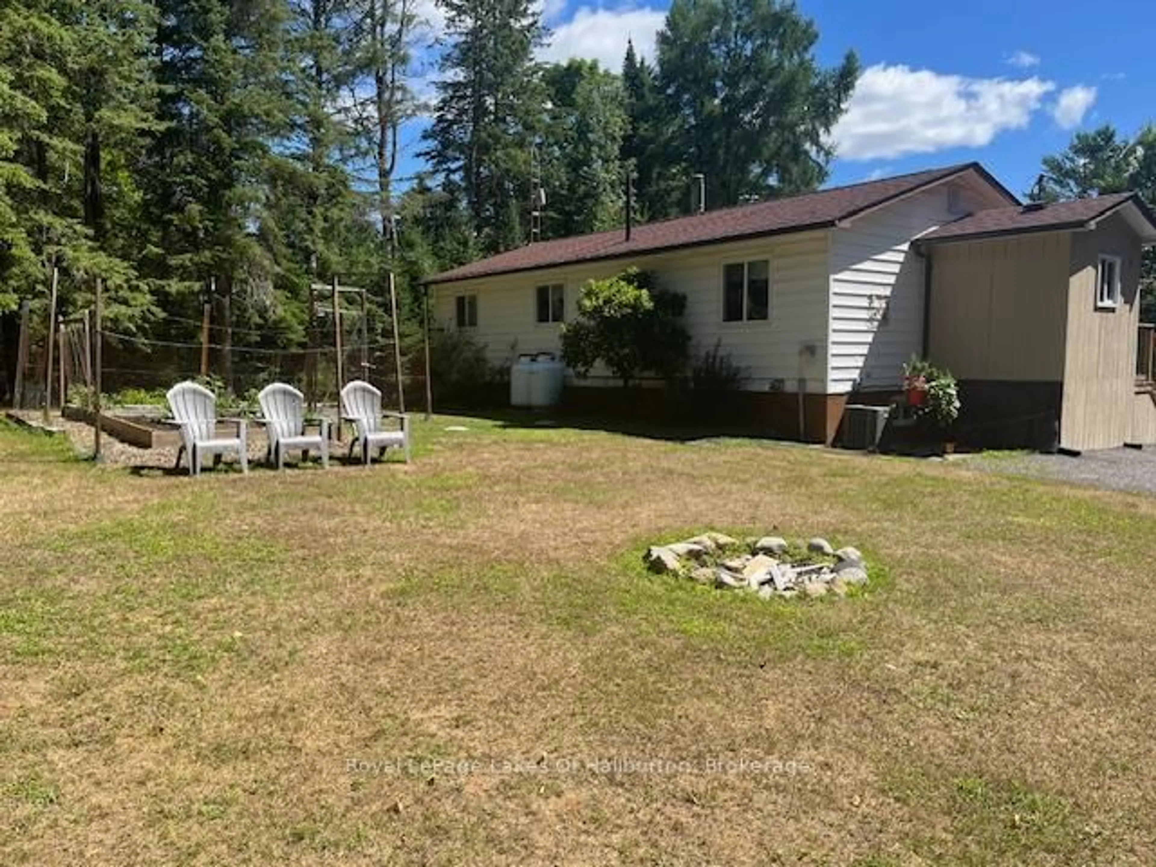 A pic from outside/outdoor area/front of a property/back of a property/a pic from drone, unknown for 1293 Green Lake Rd, Dysart et al Ontario K0M 1S0