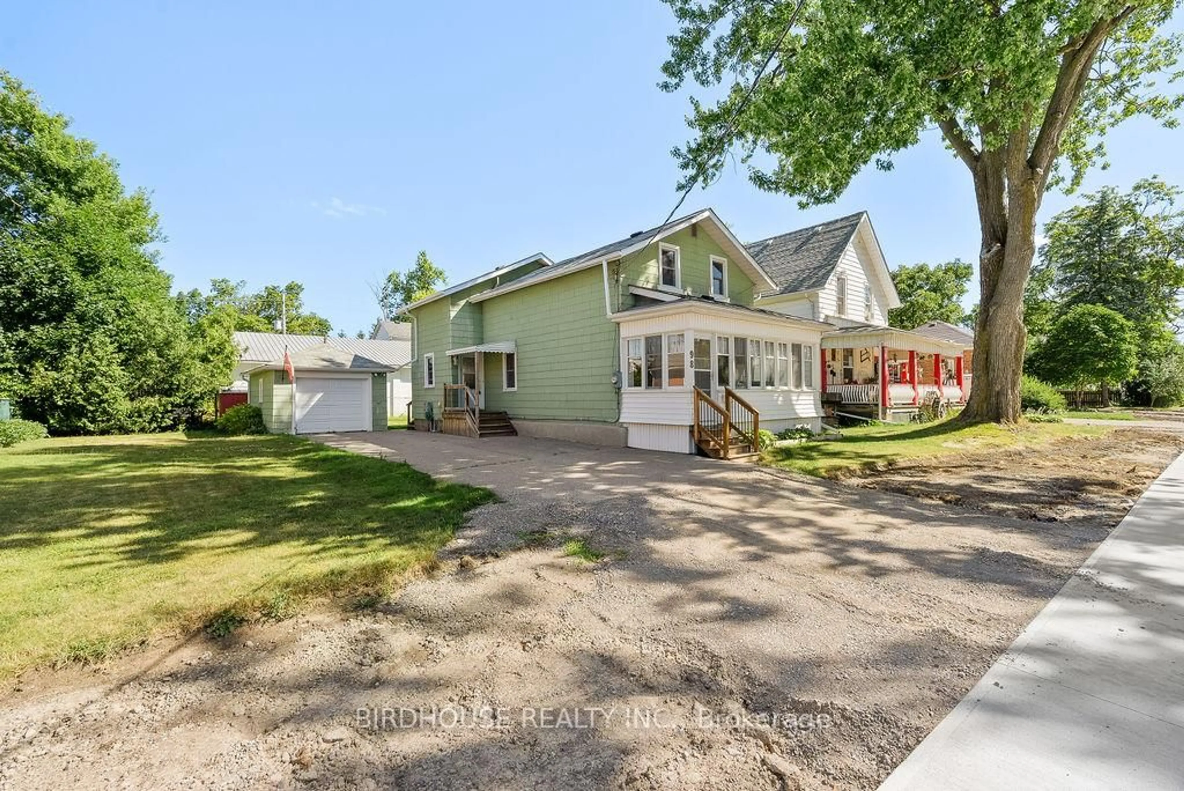 A pic from outside/outdoor area/front of a property/back of a property/a pic from drone, street for 98 King St, Kawartha Lakes Ontario K9V 1C9