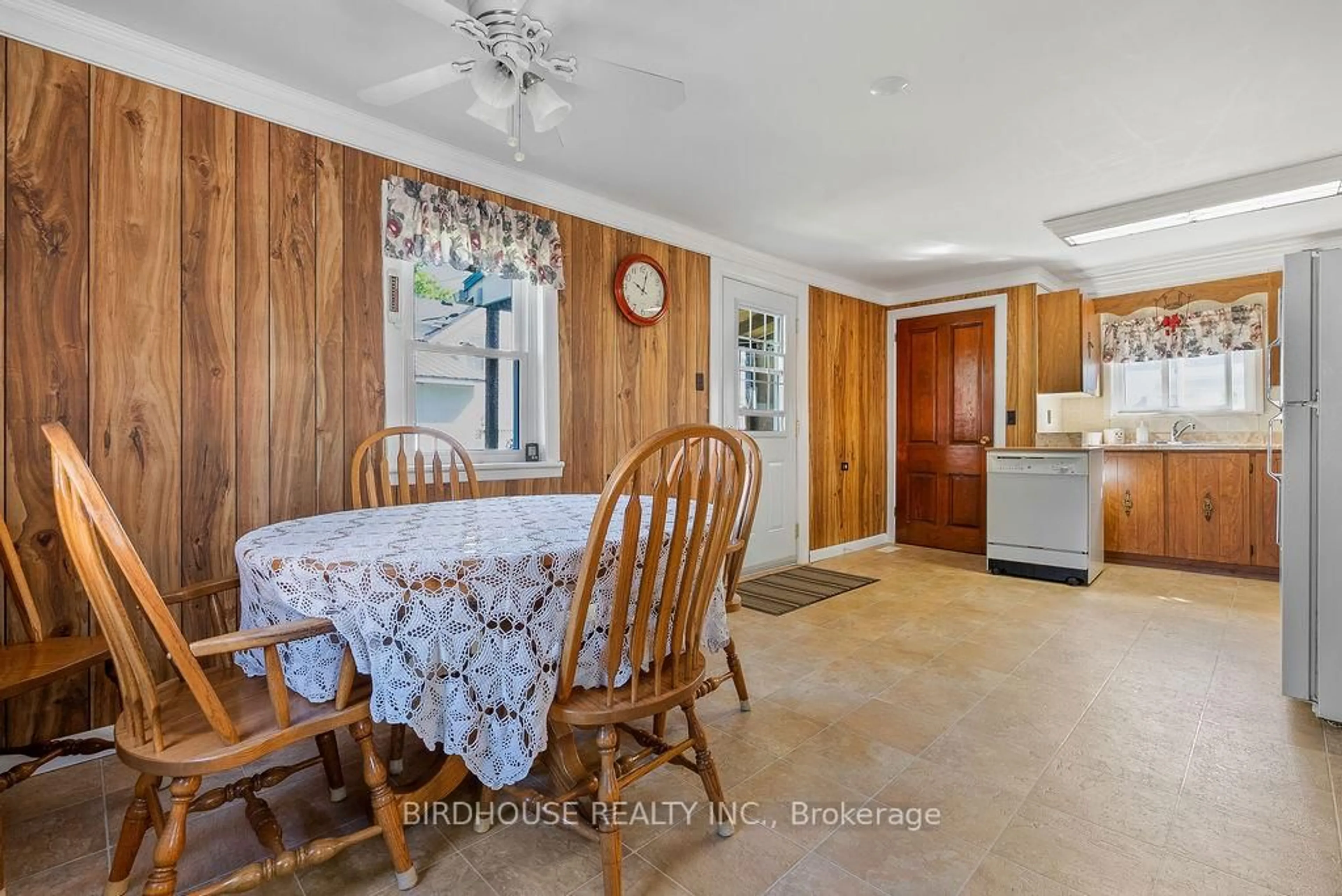 Dining room, ceramic/tile floor for 98 King St, Kawartha Lakes Ontario K9V 1C9