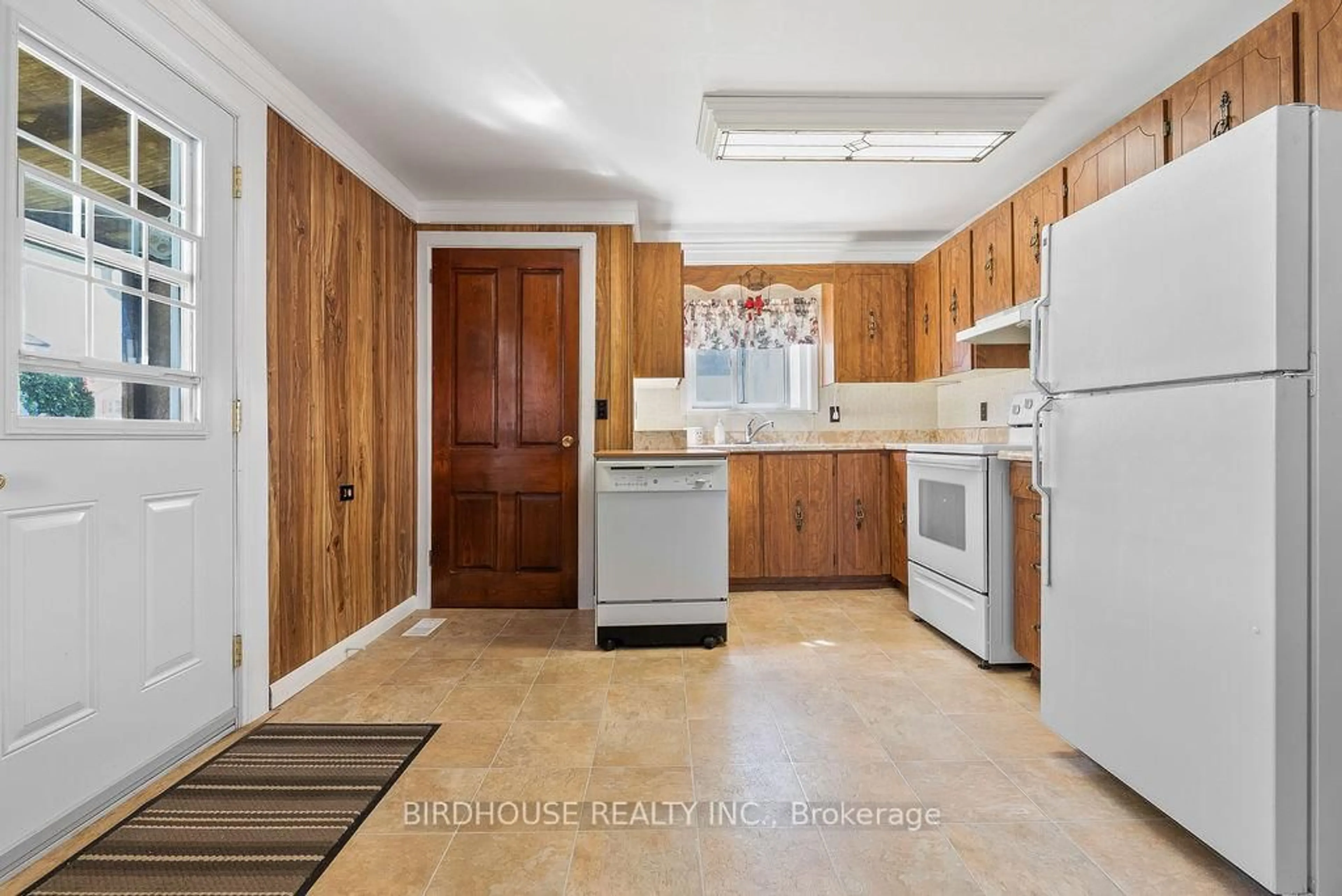 Standard kitchen, ceramic/tile floor for 98 King St, Kawartha Lakes Ontario K9V 1C9