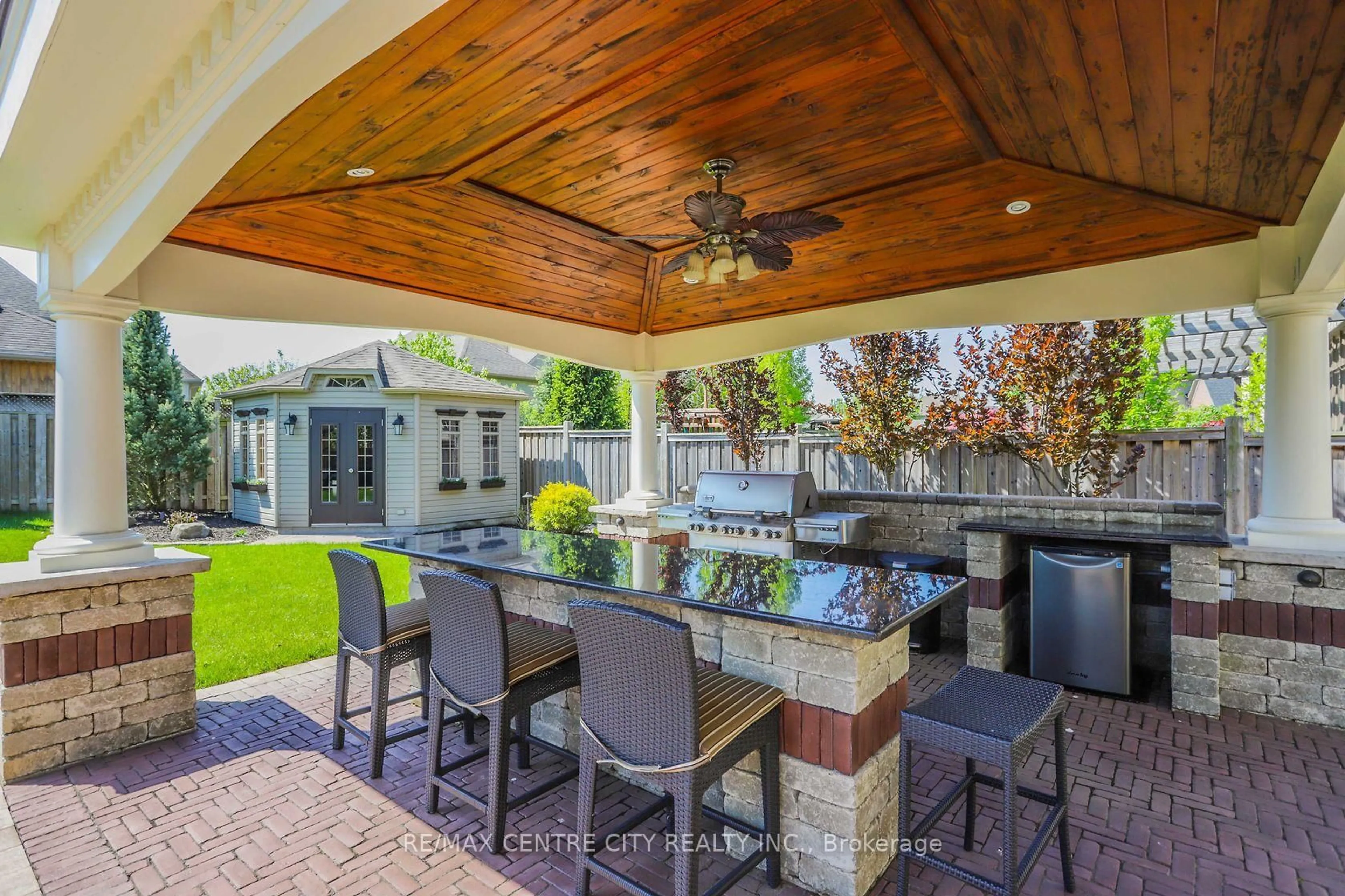 Patio, street for 458 Eagletrace Dr, London North Ontario N6G 0E7