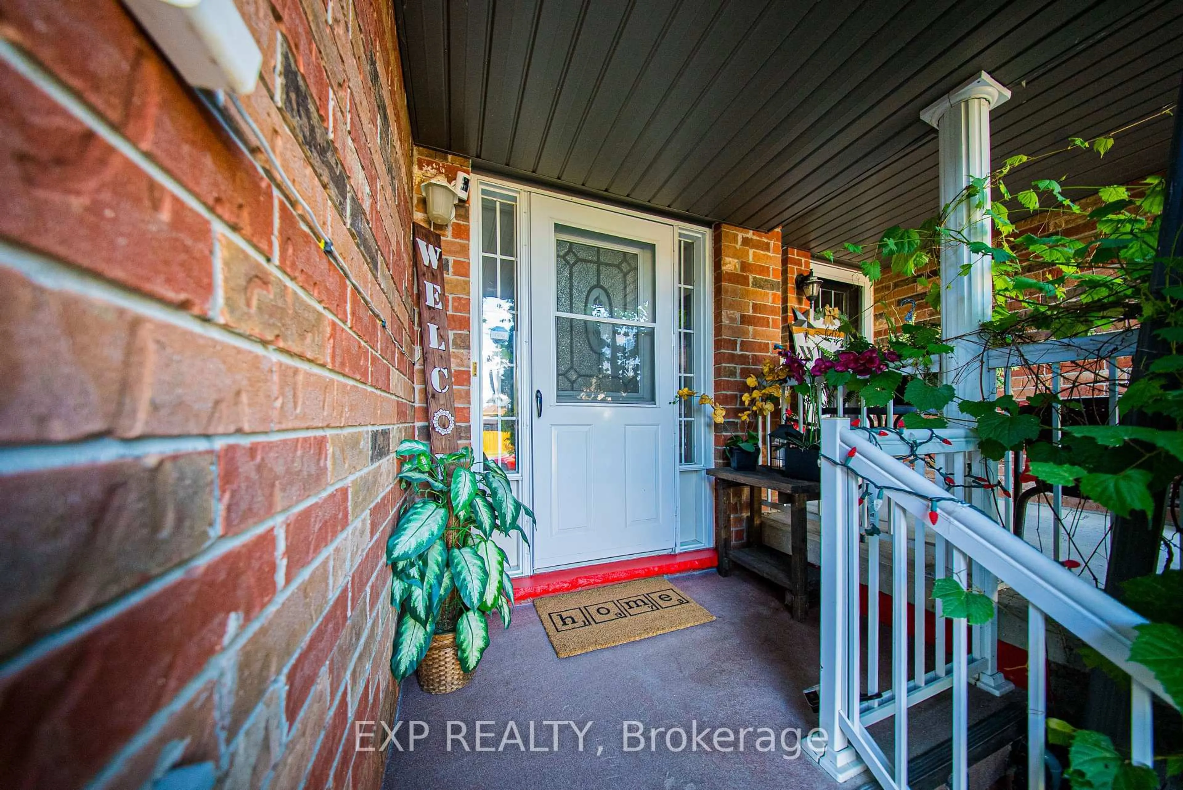 Indoor entryway for 15 Corsica St, Kitchener Ontario N2R 1Y1